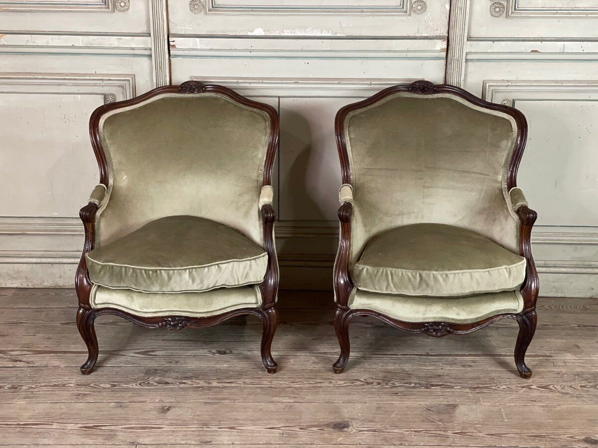 Pair of Louis XV style shepherdesses in carved wood, circa 1880