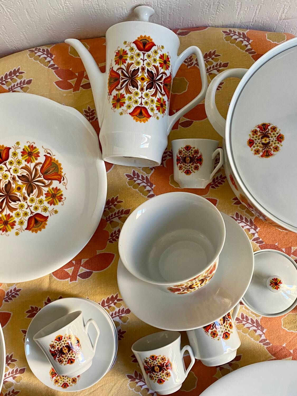 Seventies porcelain service