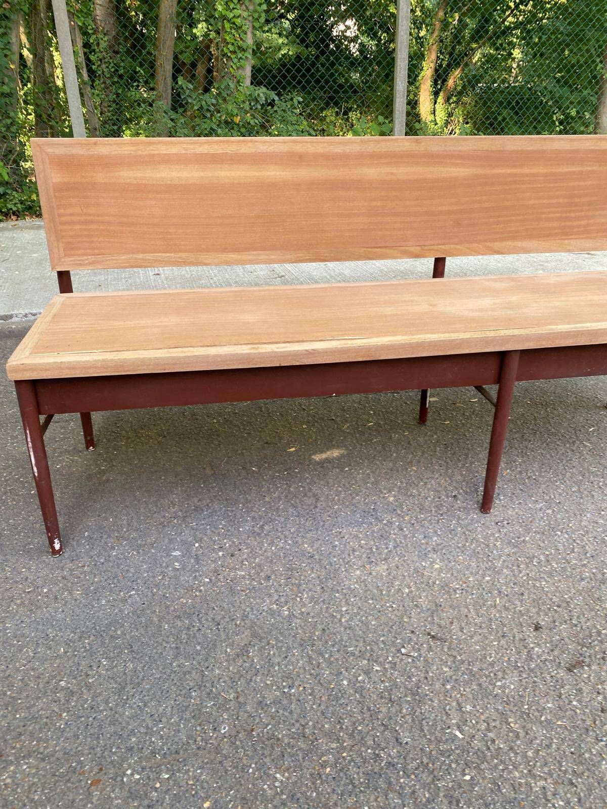 Grand banc d'école vintage 170 cm de 3/4 places en bois brut poncé métal 19