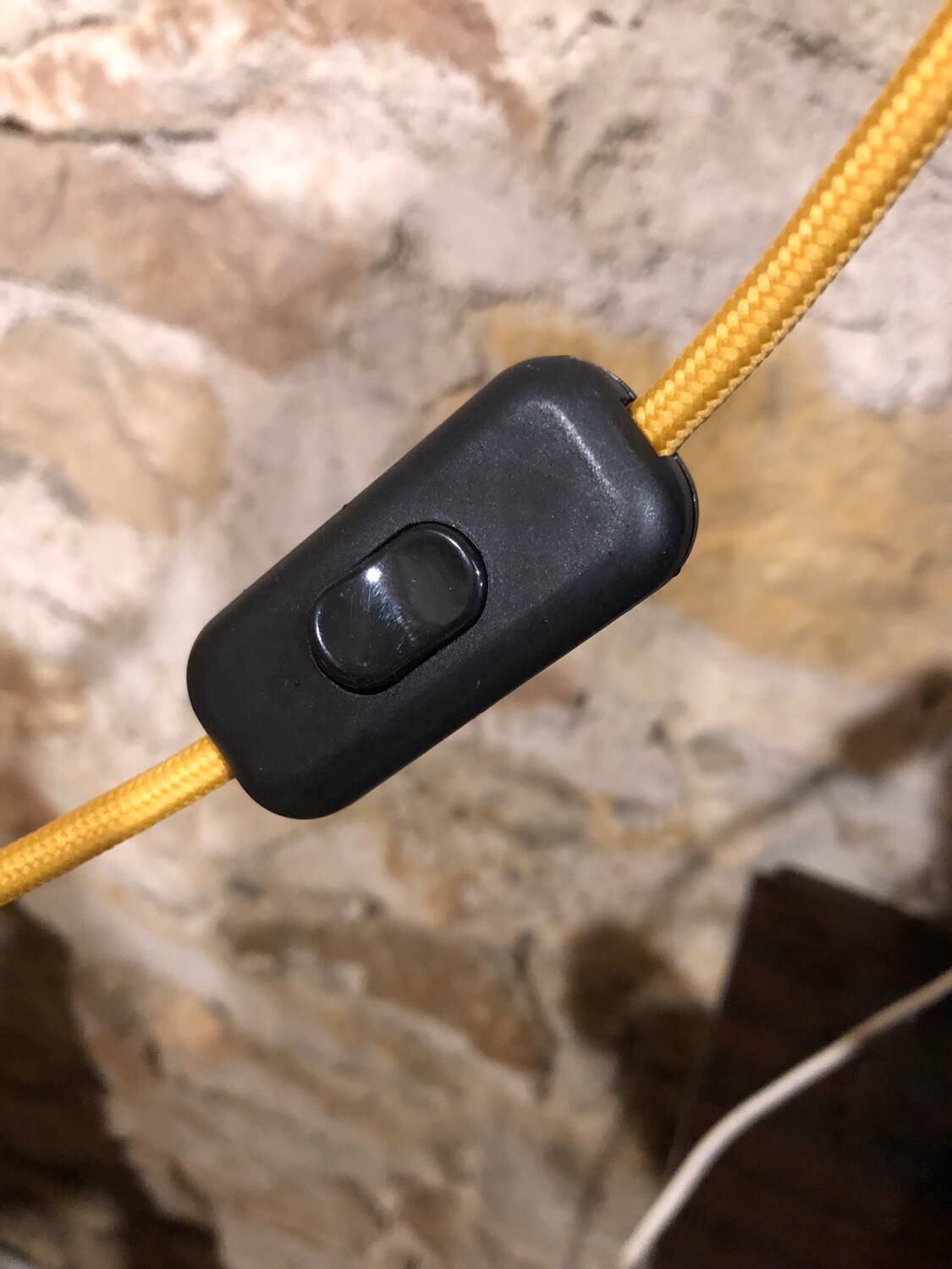 Golden foliage table lamp