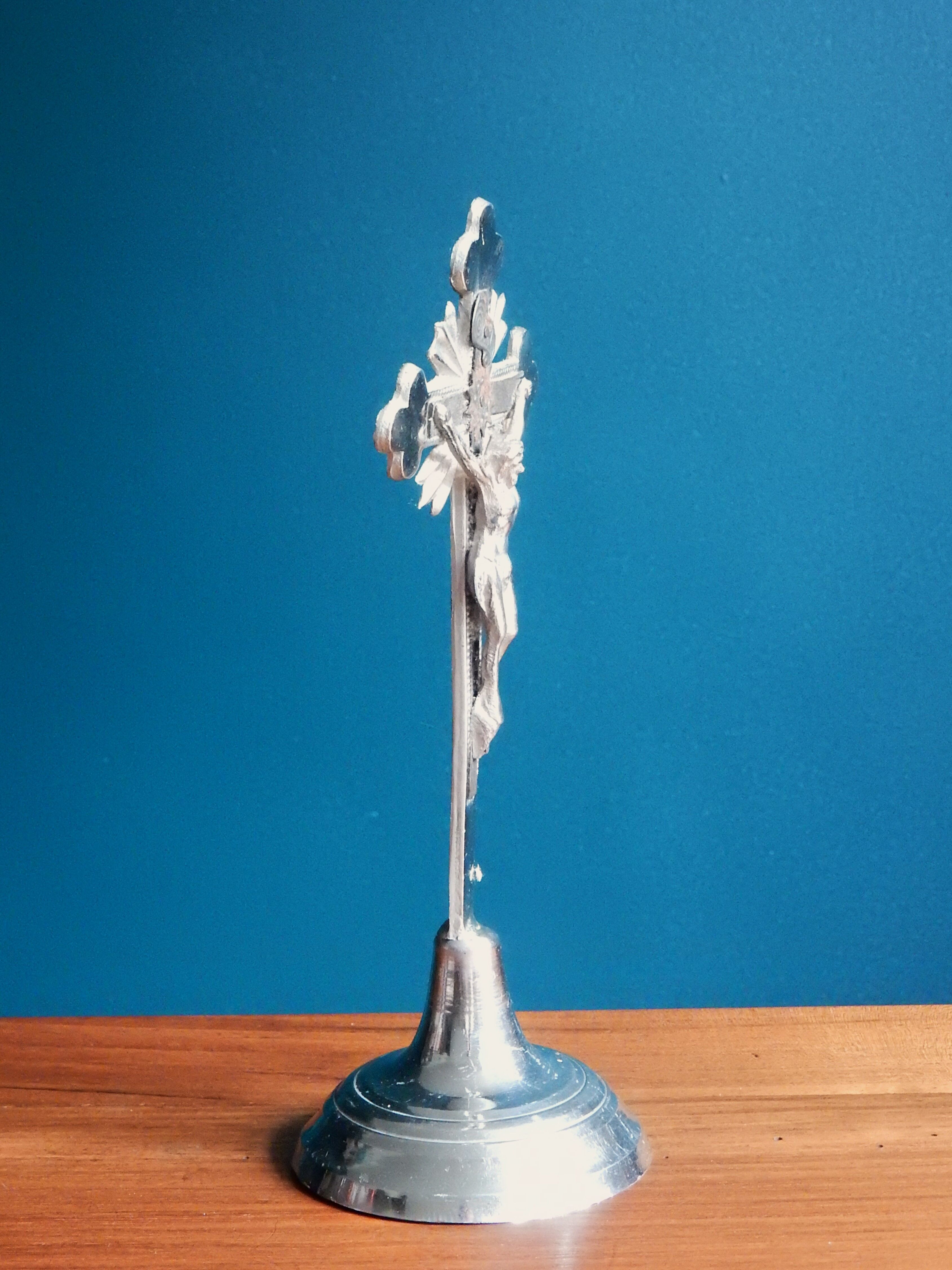 Metal table altar crucifix