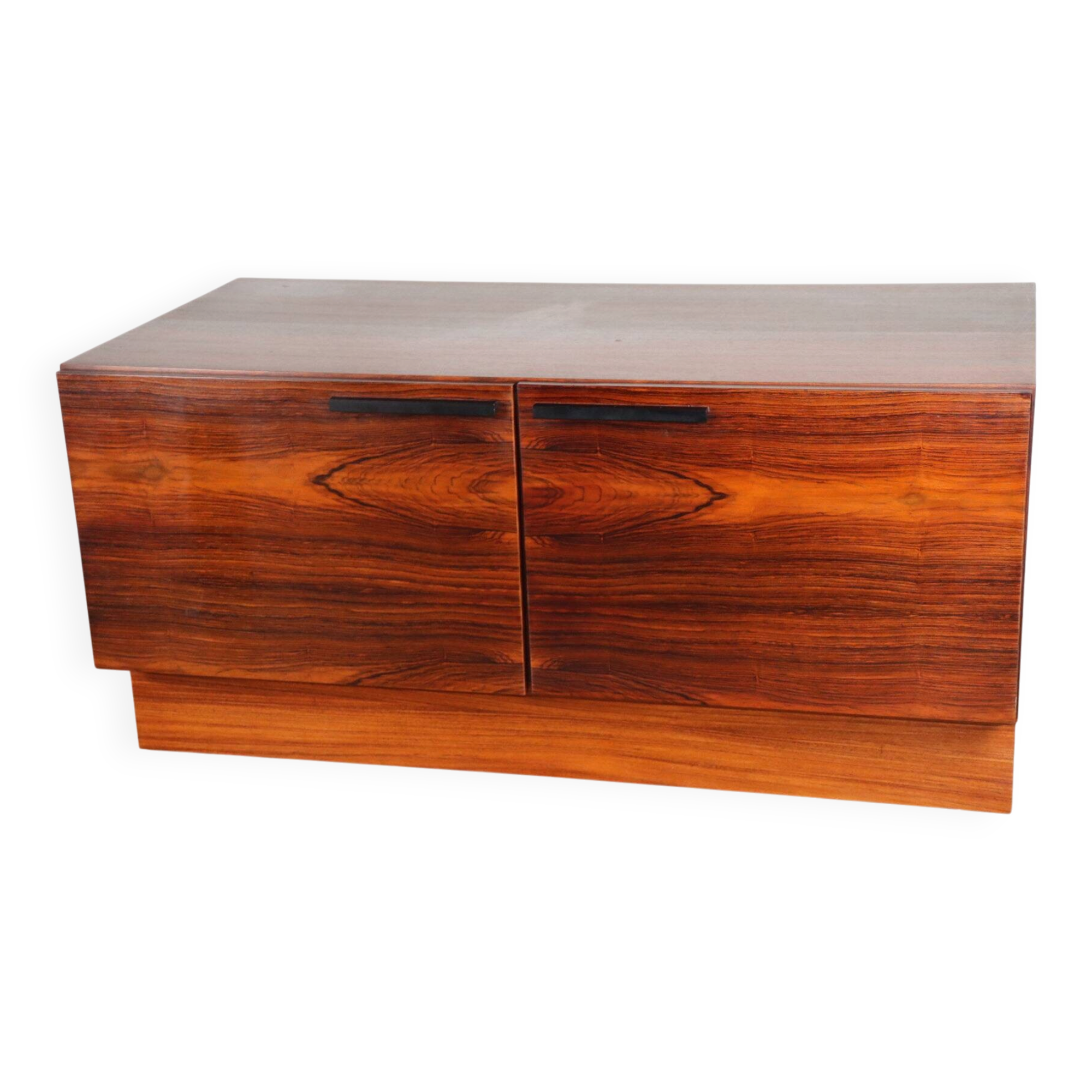 Low Scandinavian sideboard in rosewood – Ib Kofod Larsen – Denmark 1960