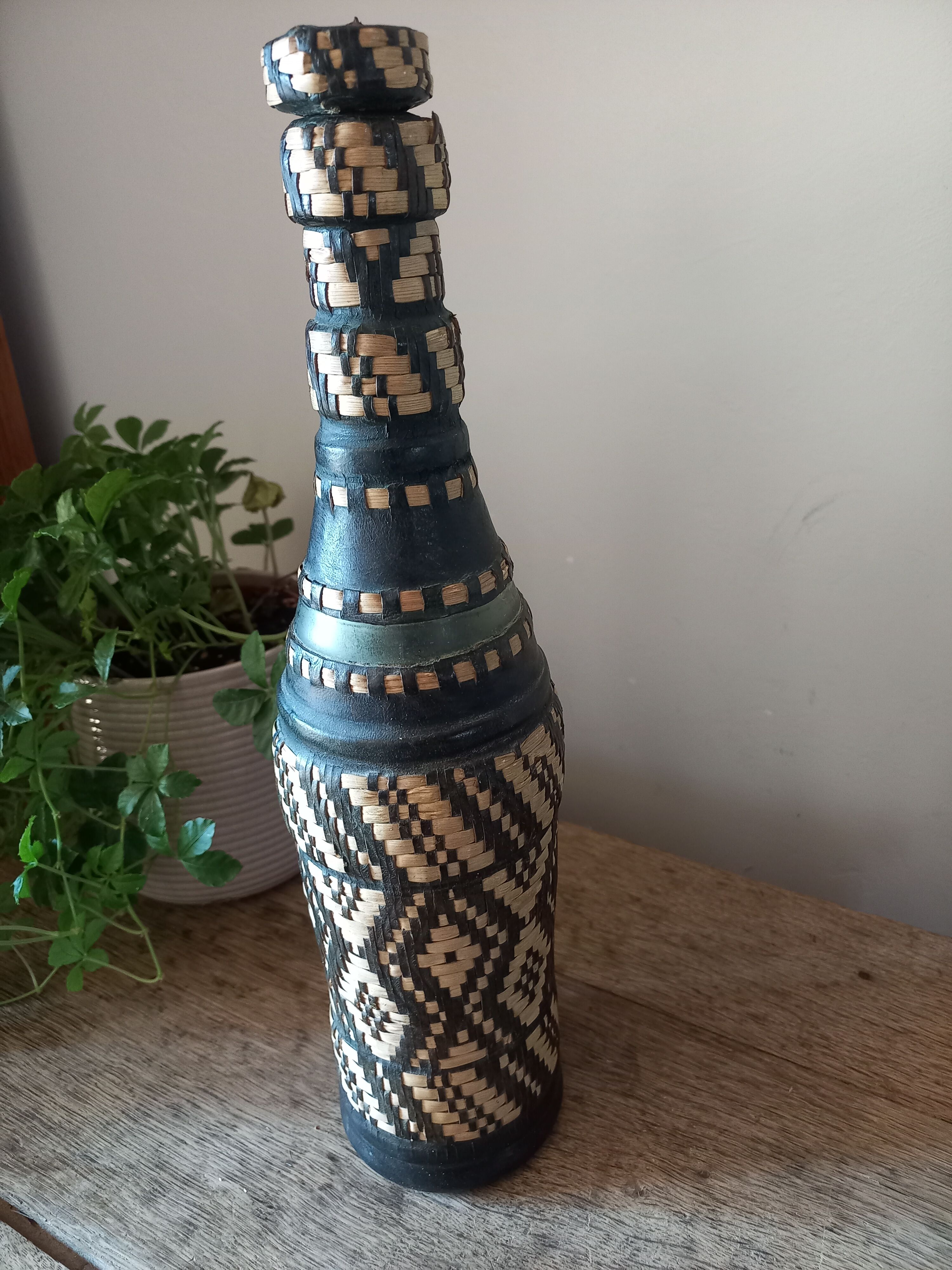 Bottle vase sheathing braided basketry and leather Ethnic Crafts
