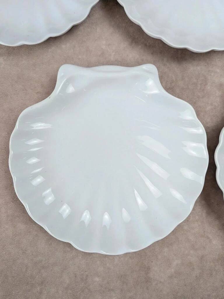 Set of 8 scallop shell plates