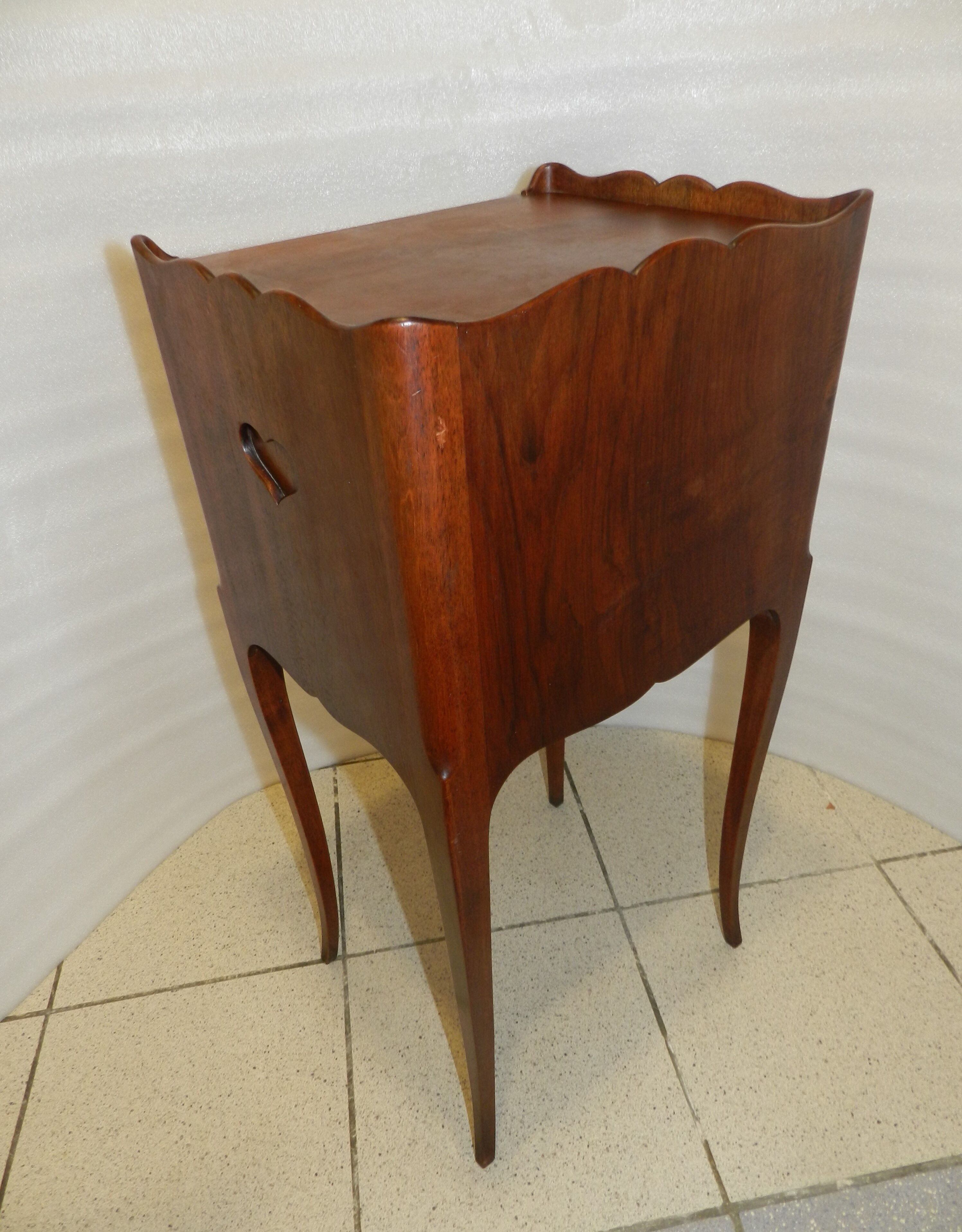 Table de nuit style louis XV
