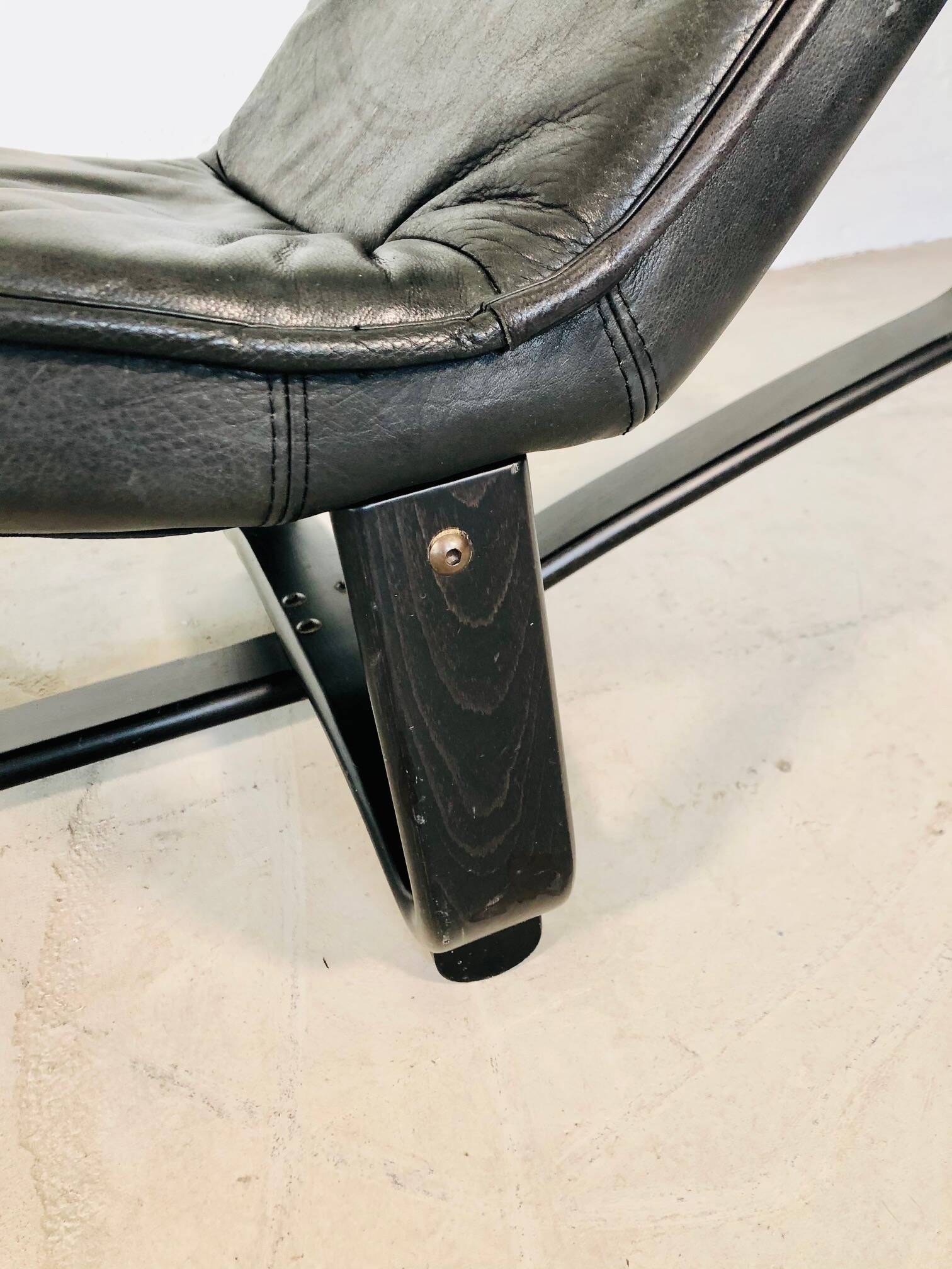 VINTAGE MID-CENTURY BLACK LEATHER CHAISE LOUNGE BY INGMAR RELLING