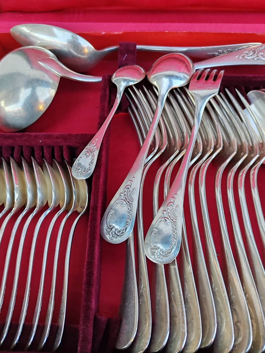 38-piece silver-plated cutlery set by Apollo.