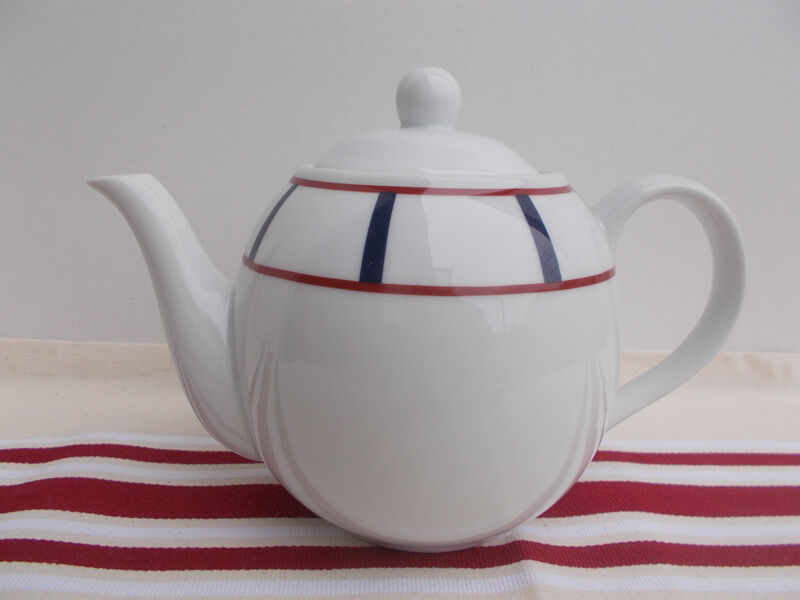 Basque porcelain teapot , Porcelain Basque butter maker , Porcelain Basque sugar bowl