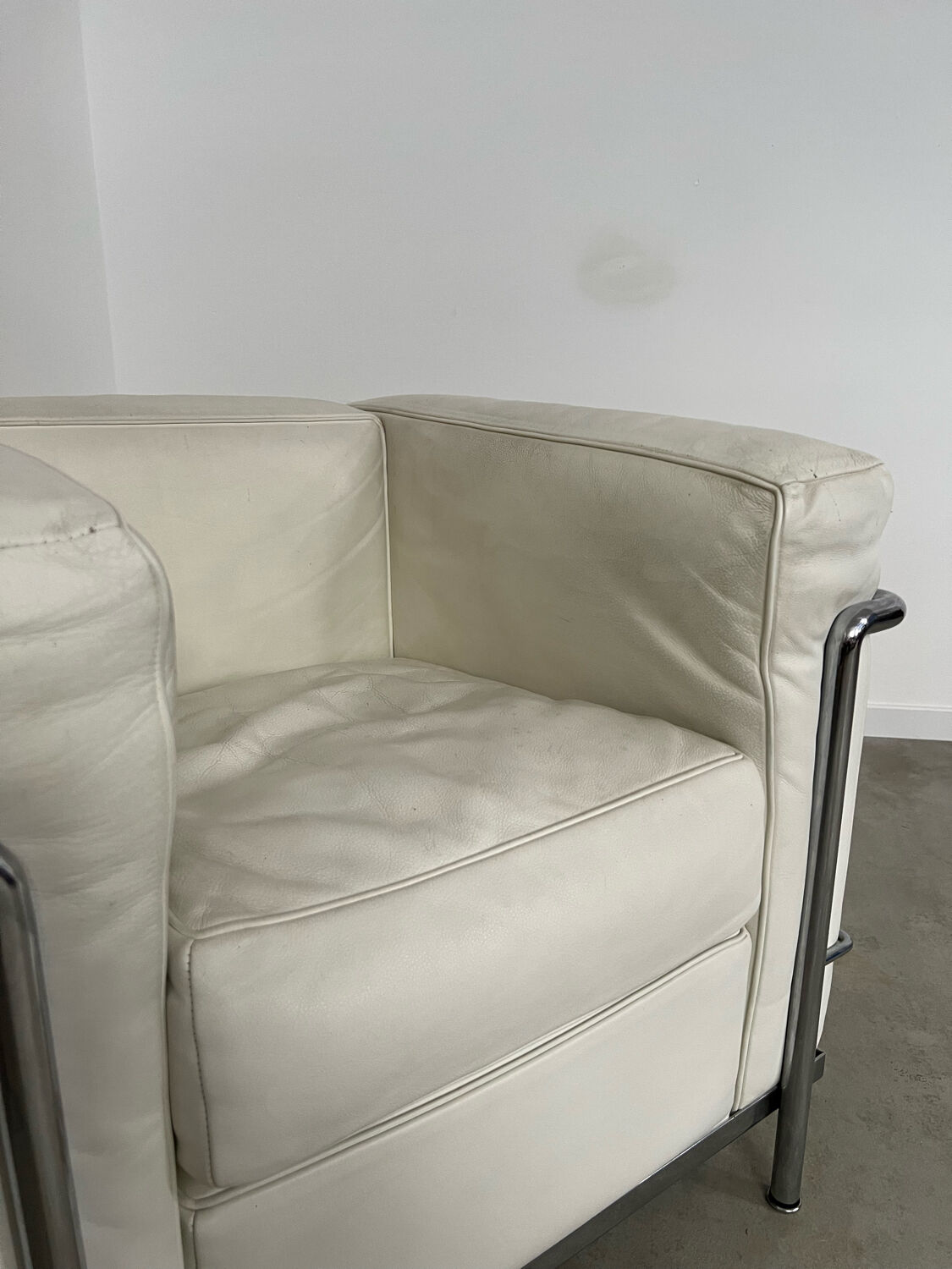 Armchair LC2 design Le Corbusier for Cassina