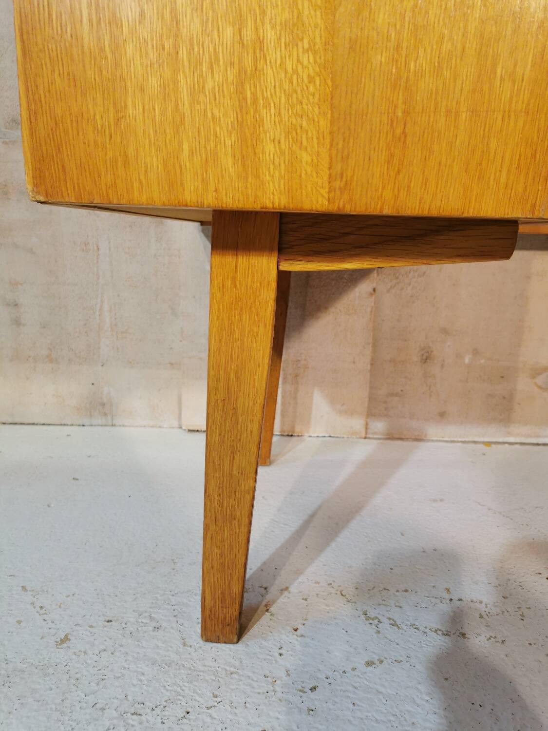 Desk with compass feet