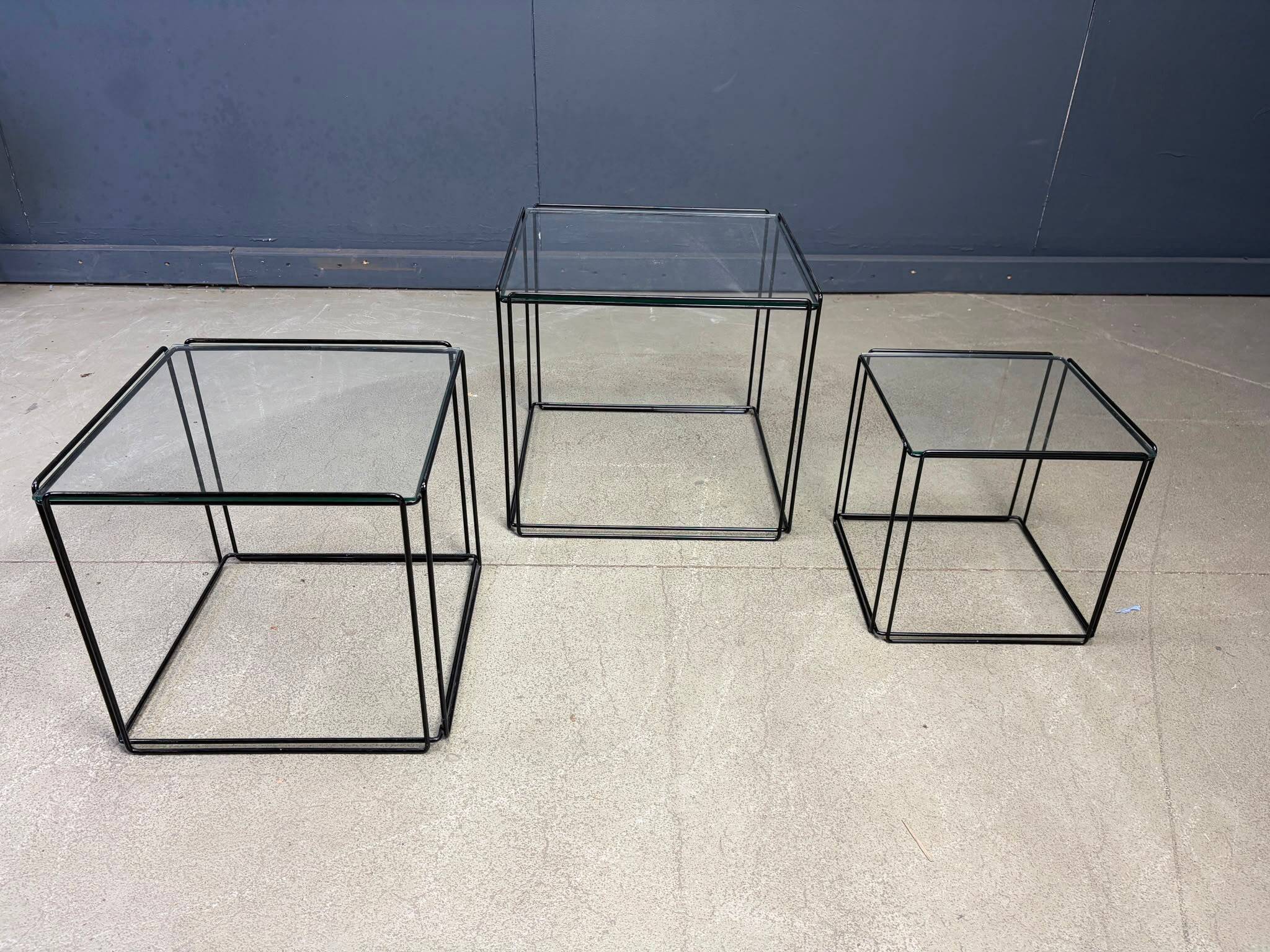 Tables gigognes Isocele de Max Sauze des années 1970.