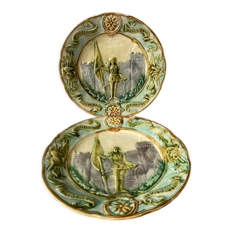 Set of two plates late nineteenth in slip Jeanne d'Arc