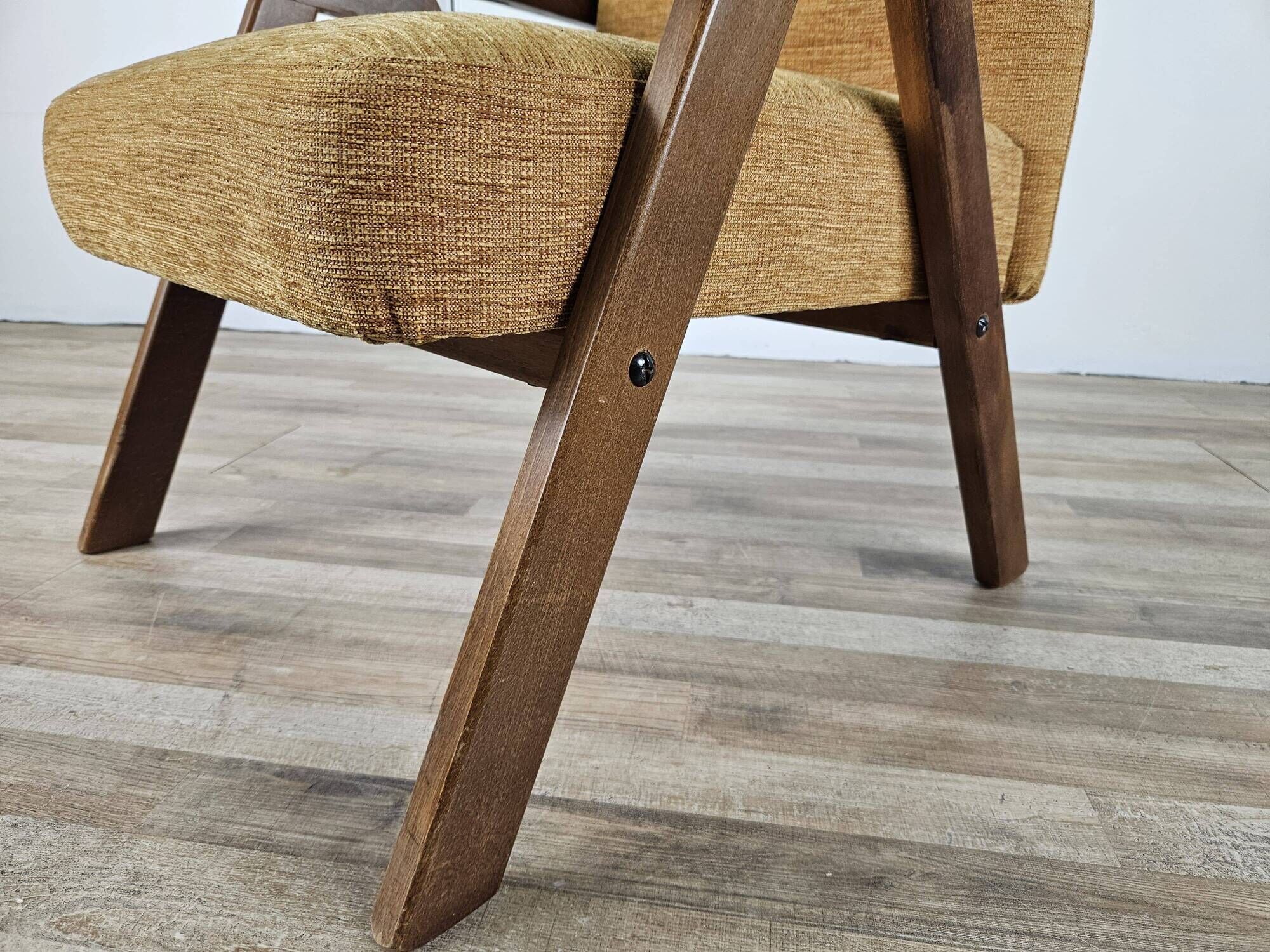 Fauteuil inclinable en bois et tissu des années 70
