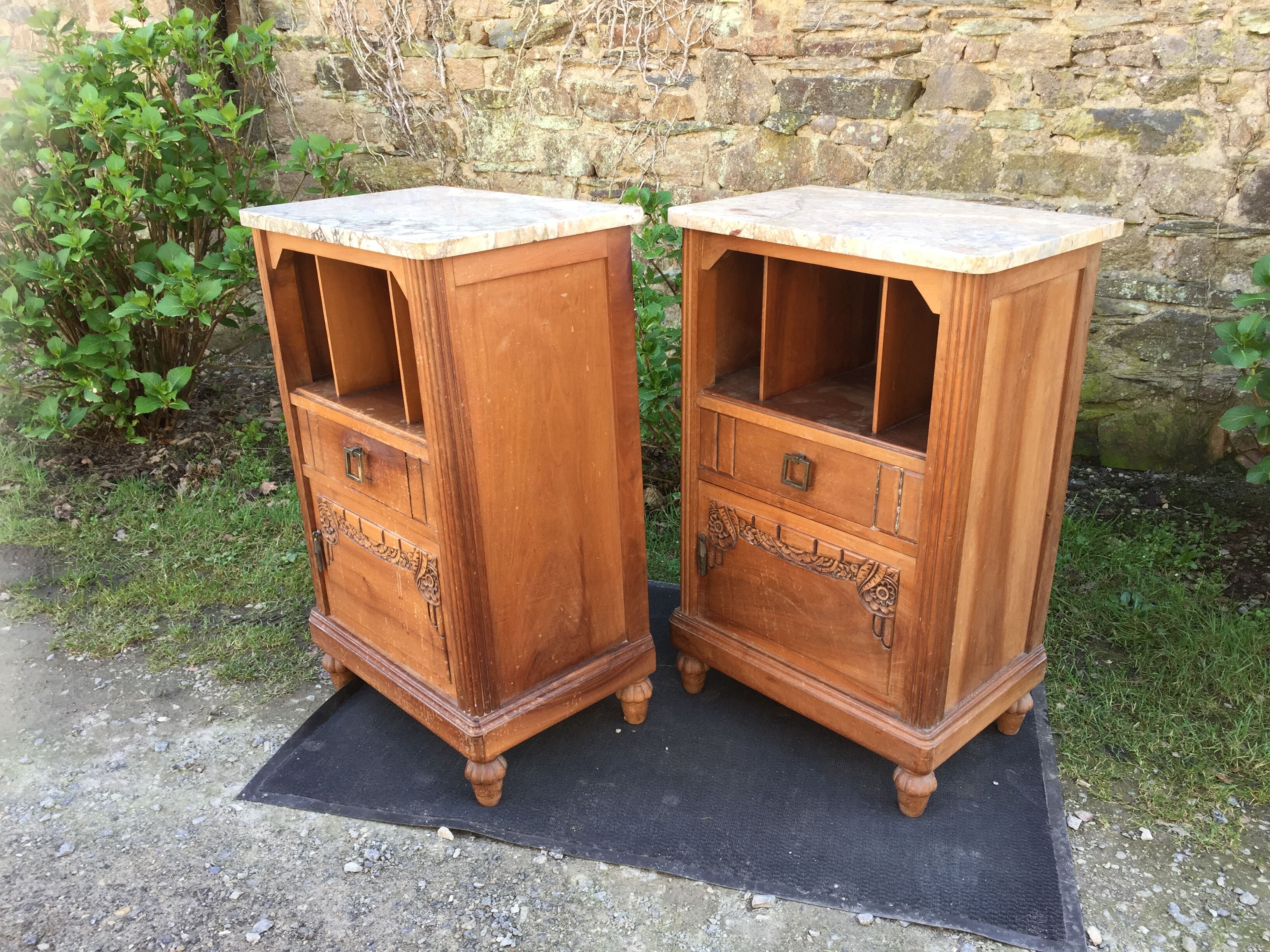 Tables de chevets vintage art deco en noyer