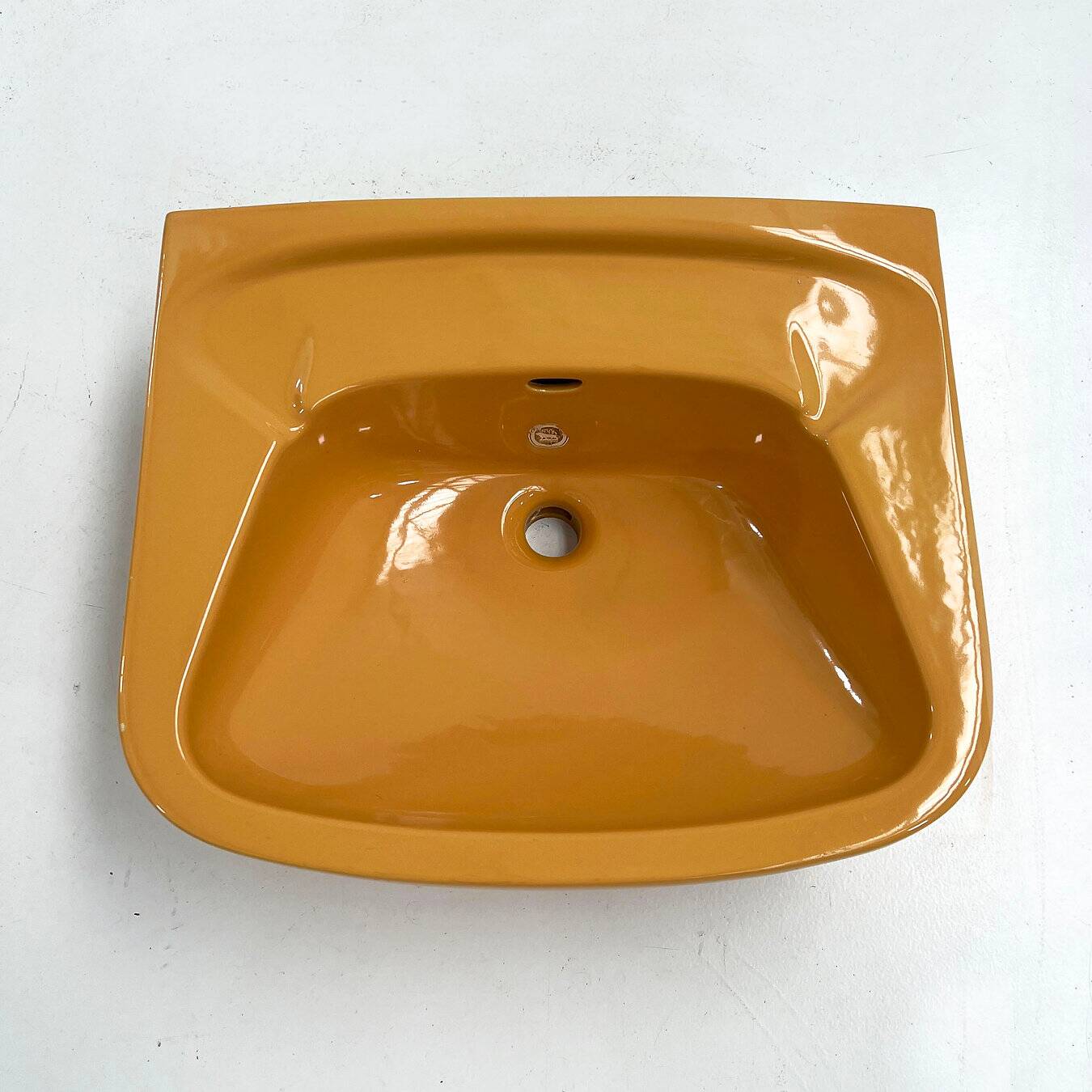 Pair of sinks, 1 mustard and 1 pink from Keramag Keravit, 1980.