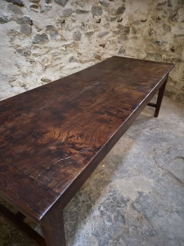 Table de ferme française ancienne, plateau en châtaignier monobloc, base en chêne, fin XVIIIe siècle, vers 1780–1800