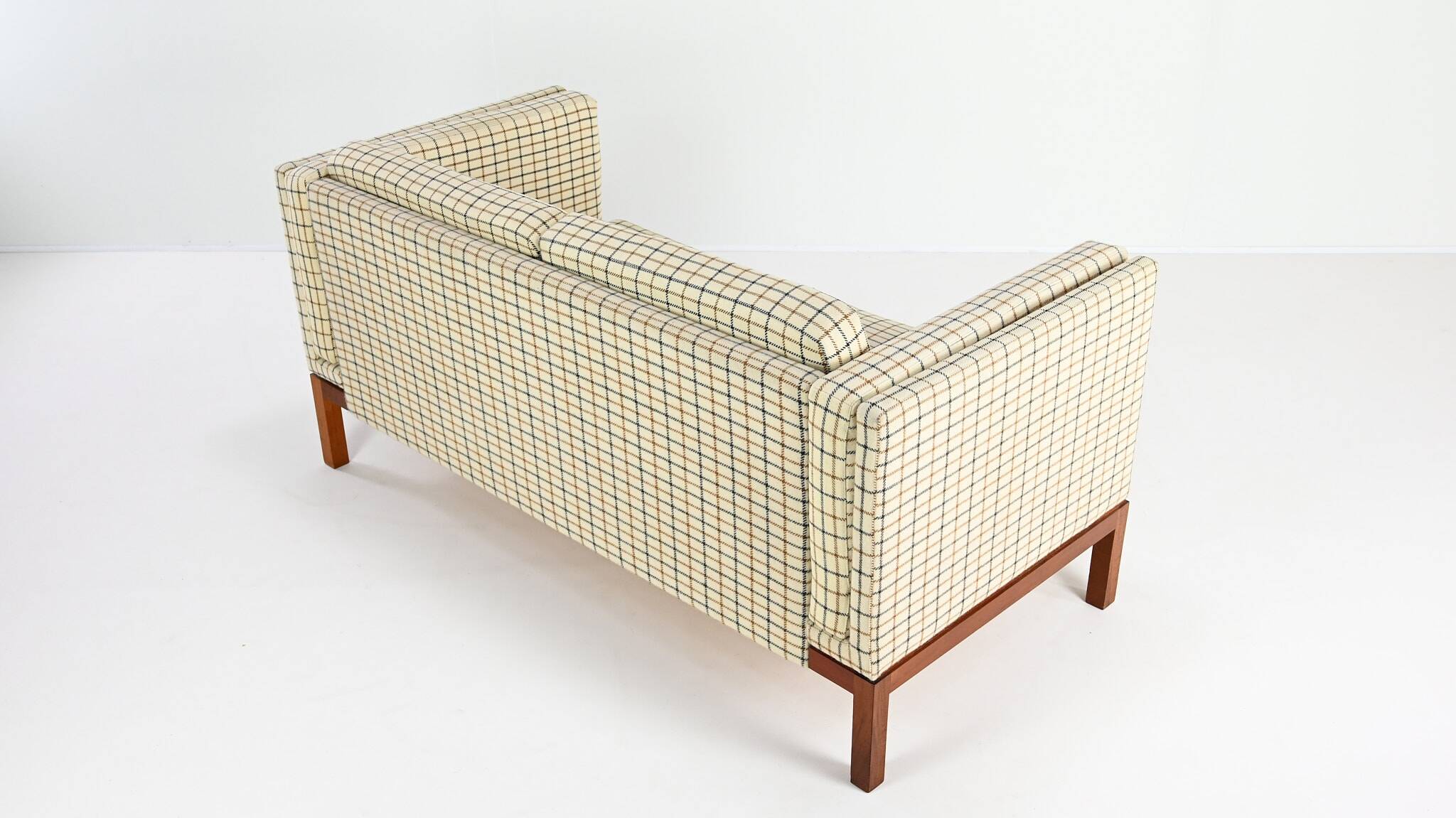 Canapé Vintage, En Laine Et Teck. Danemark, C.1960