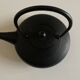 Théière ancienne en fonte japonaise Iwachu  0,5L noire
