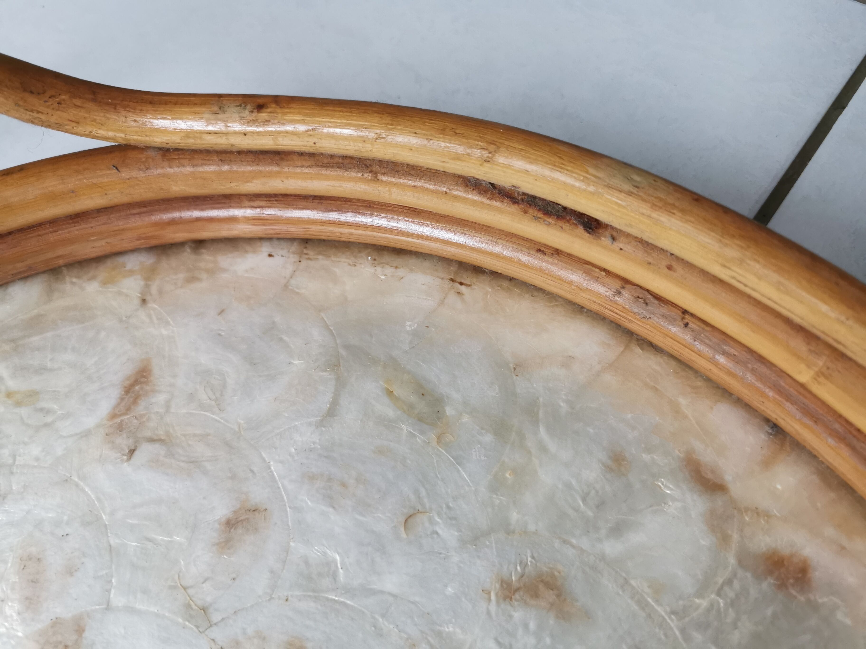 Nacre and rattan tray