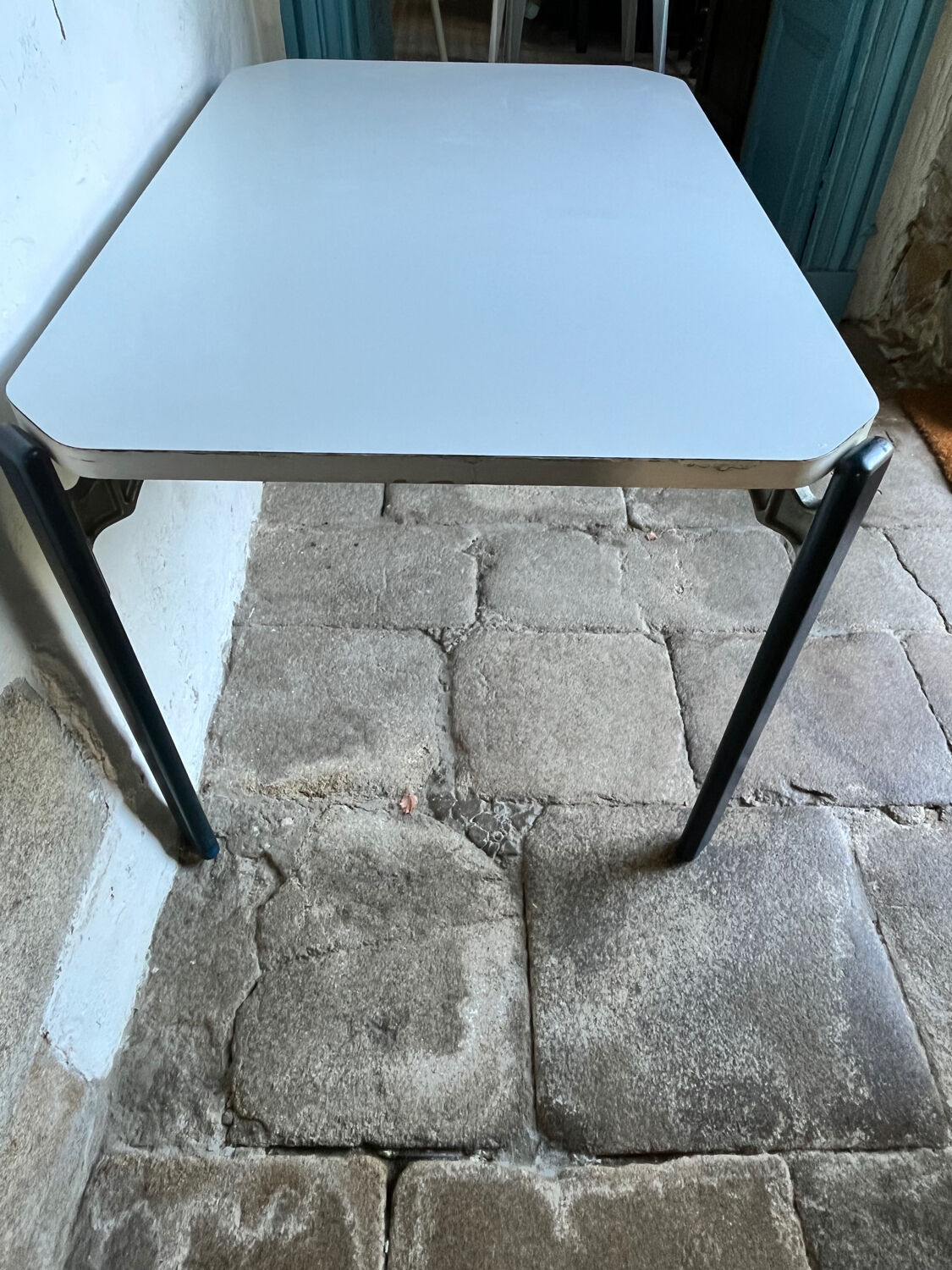 Bruno rey table for Kush and co