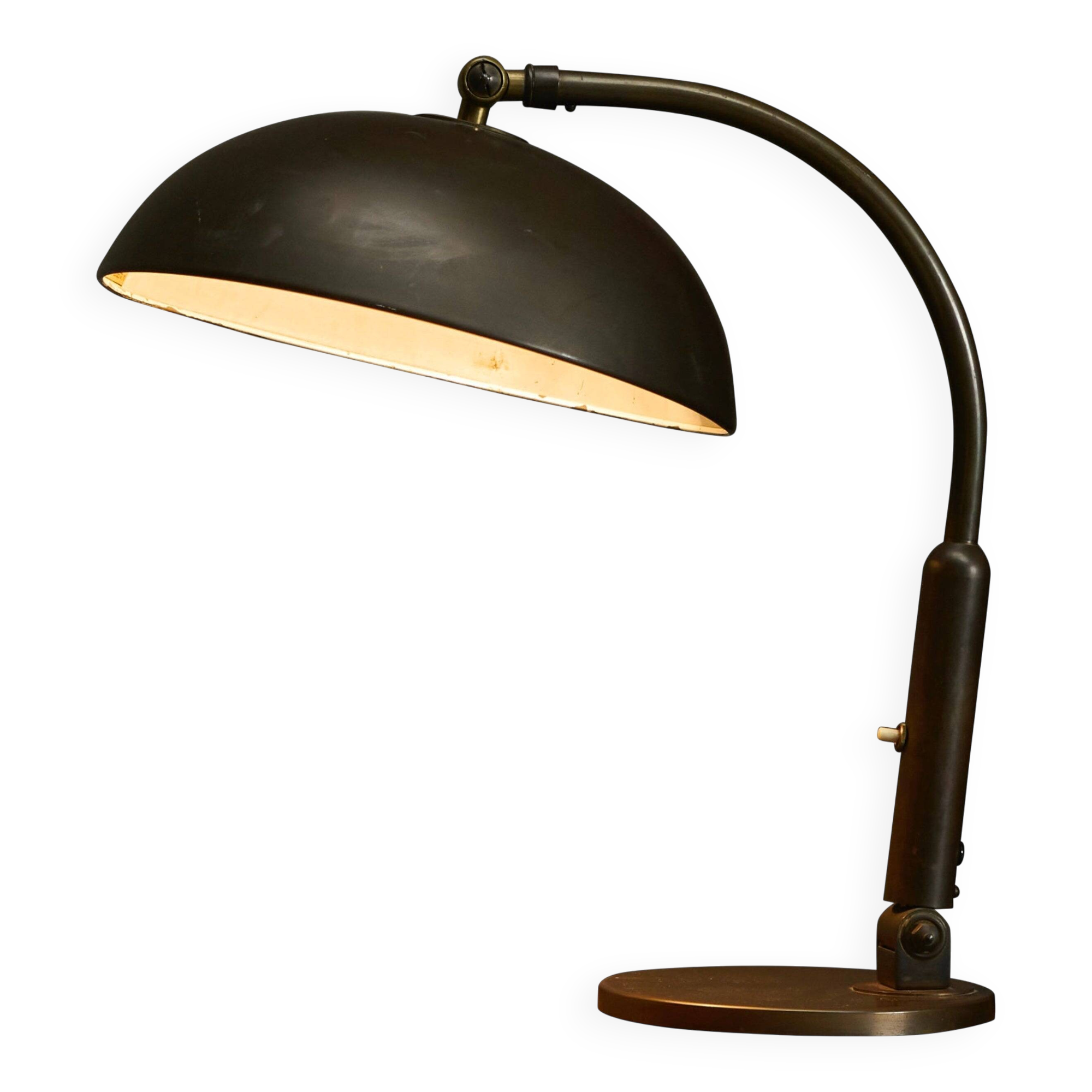 Modernist desk lamp in patinated brass from the 1930s.