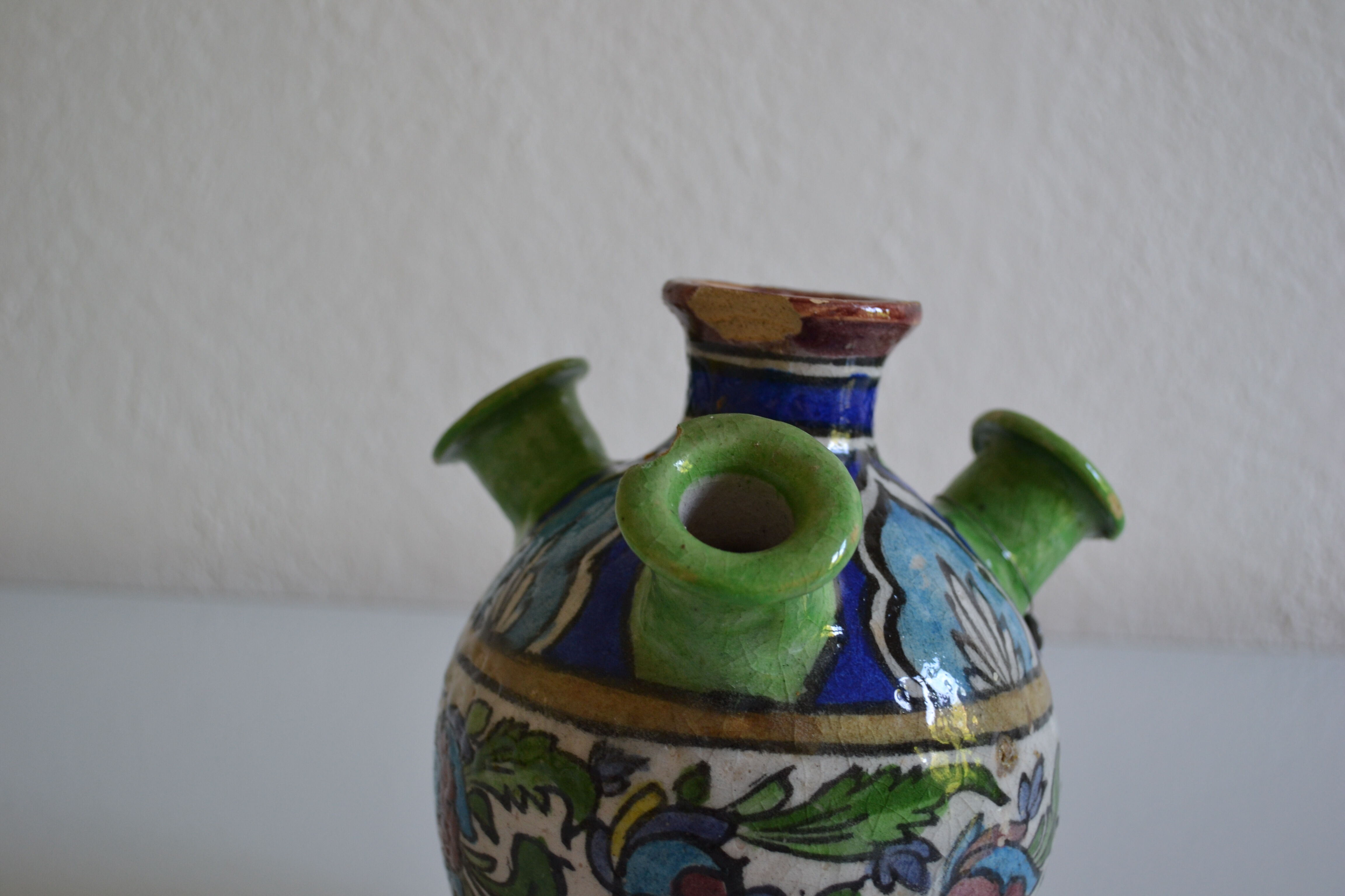 Vase in ceramic ottoman Iznik