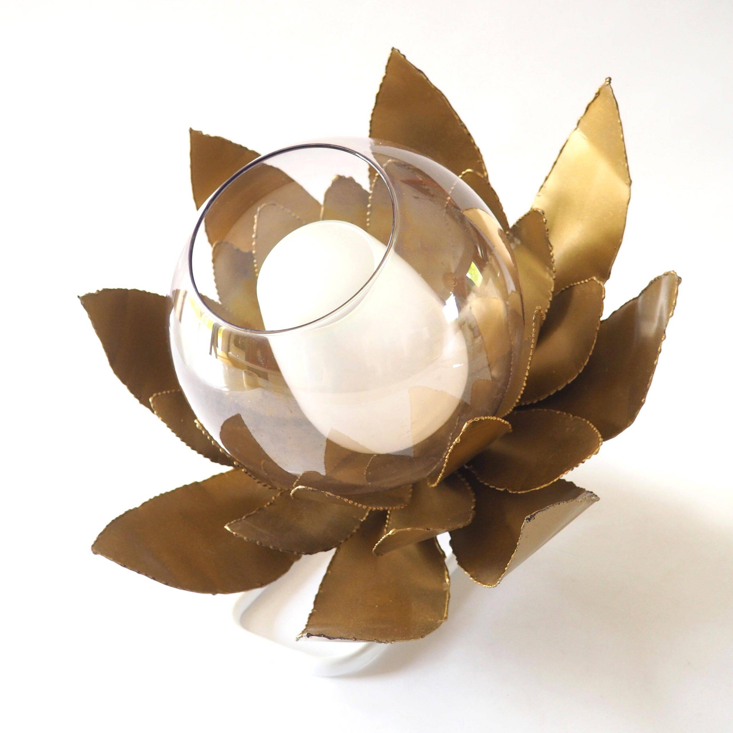 Lampe applique fleur dorée et flute satinée