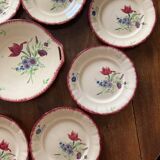 12 assiettes à dessert et leur plat de service décor de fleurs des champs