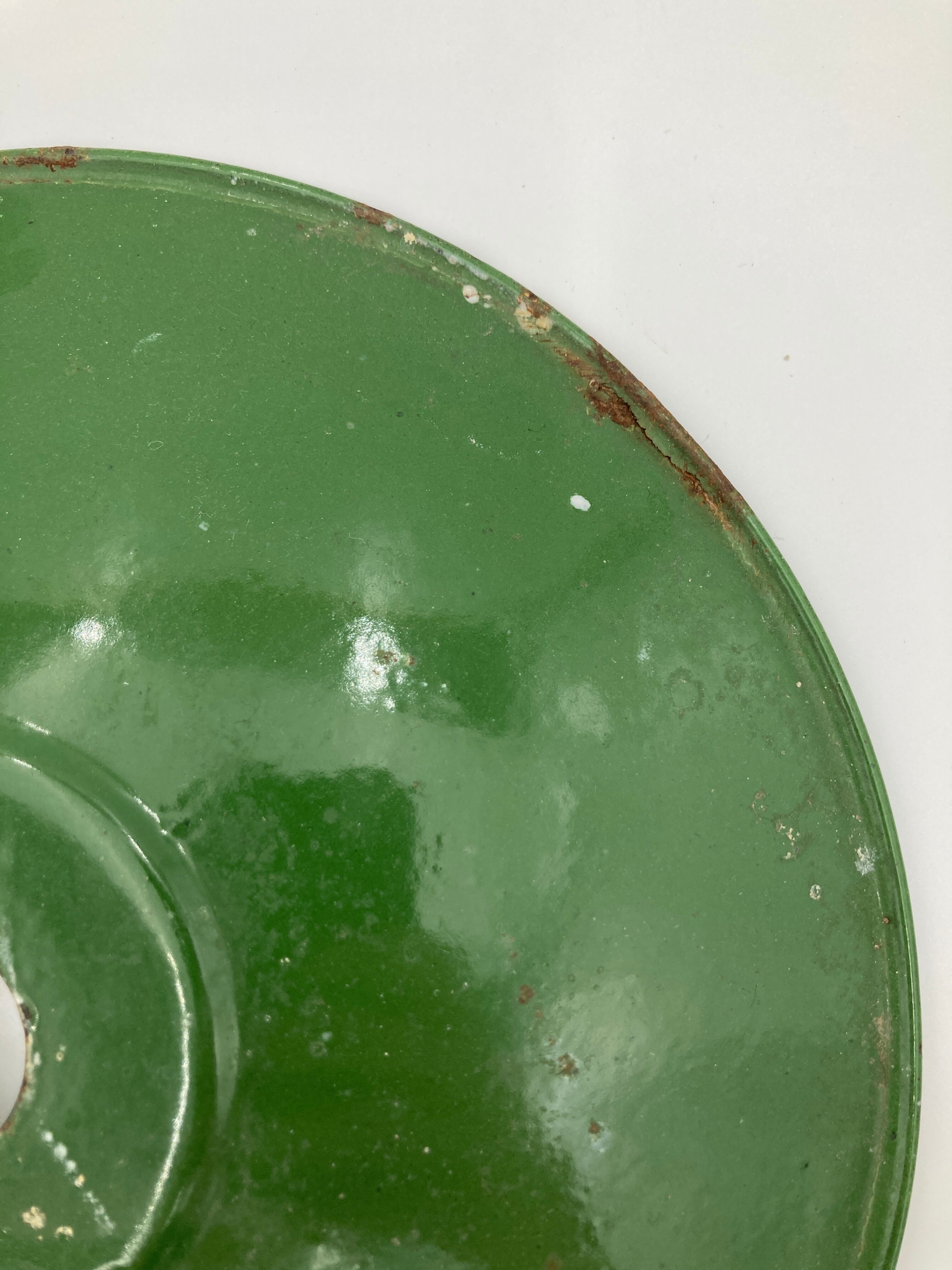 Green enamel cake