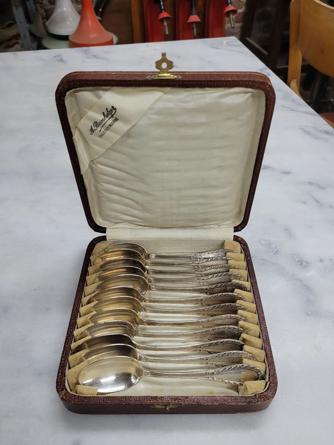 Lot de 12 cuillères du milieu XXème en métal argenté