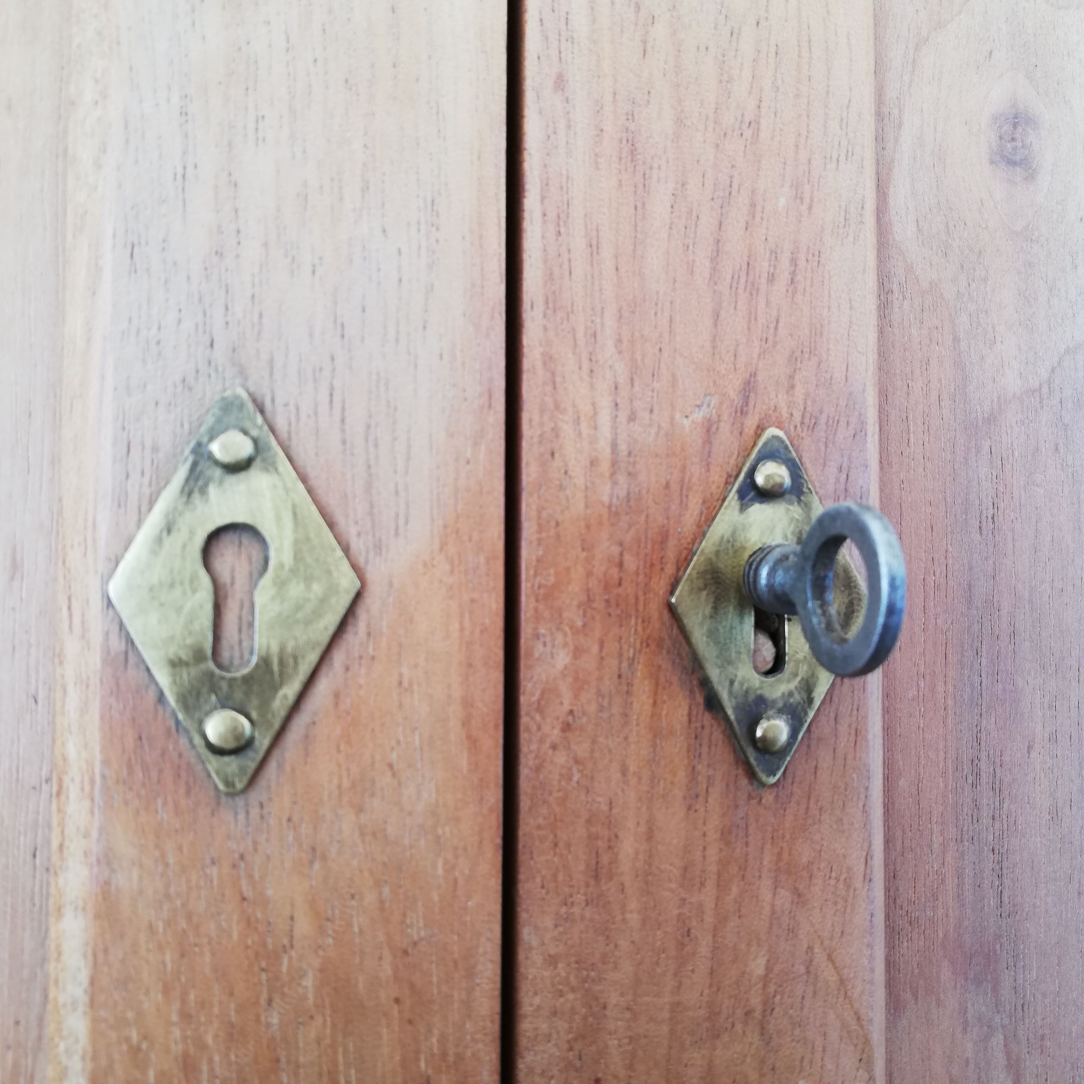 Armoire double en bois, murale