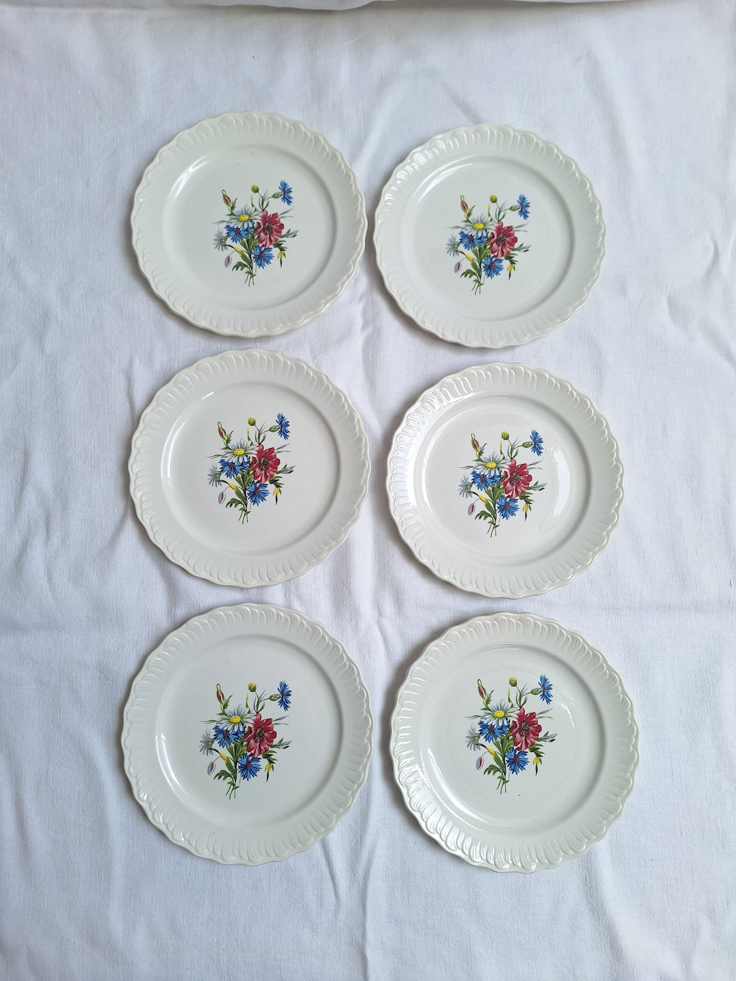 Assiettes à desserts à fleurs vintage