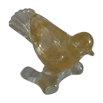 Presse papier Murano- petit oiseau en verre soufflé à décor intercalaire de paillons d’or.