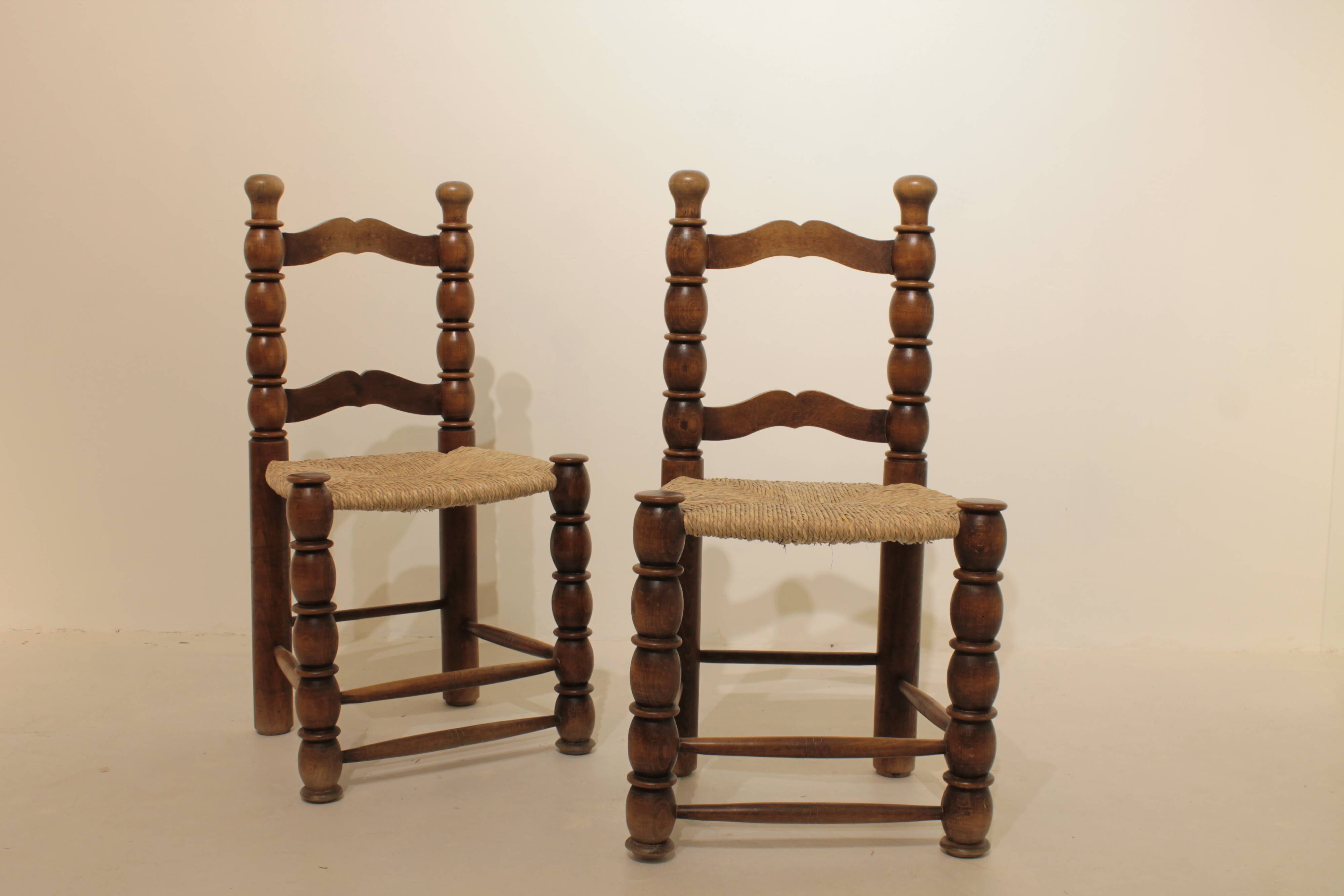 Pair of rustic chairs in turned wood with straw seats