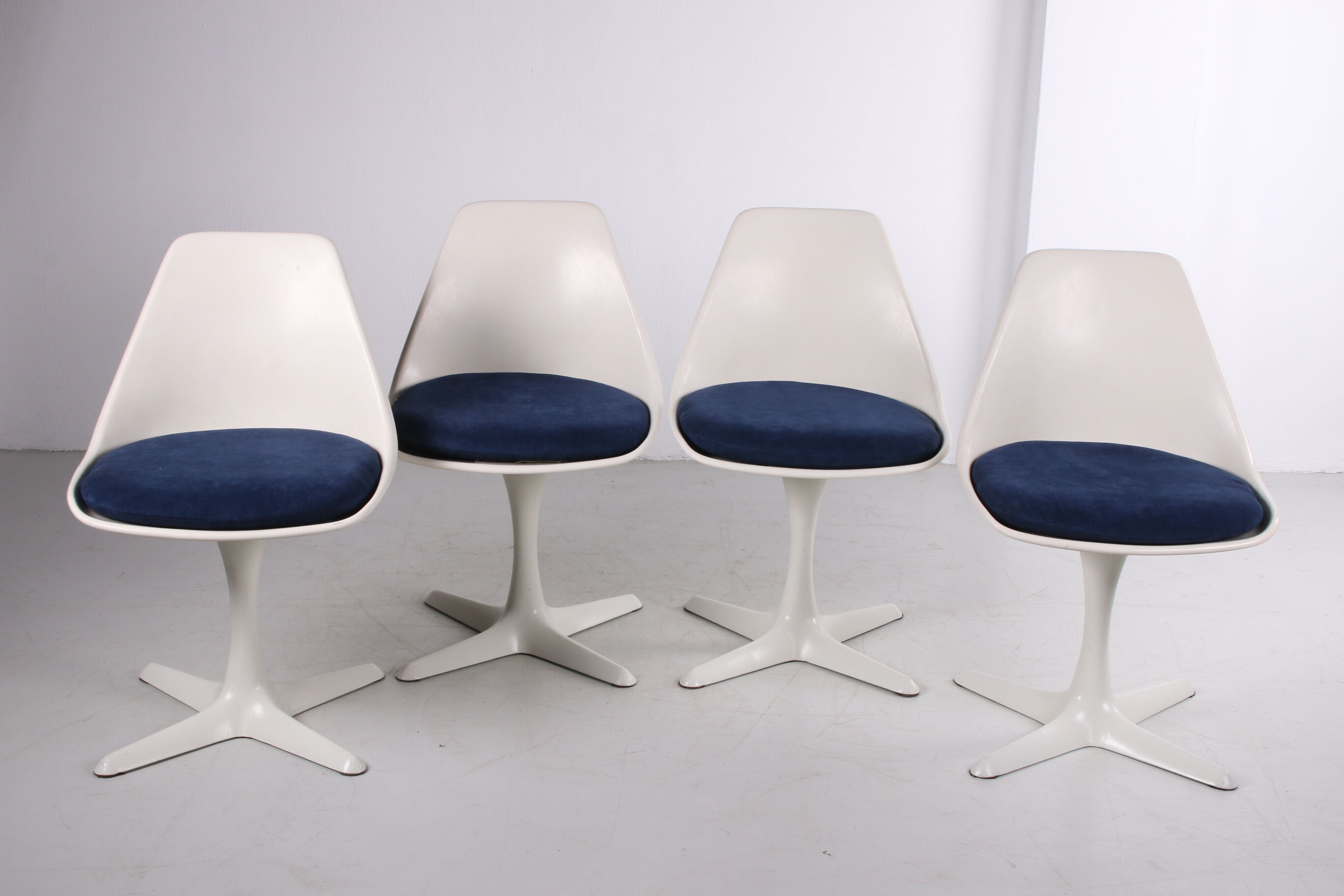 Set of table with 4 chairs designed by Maurice Burke made by Arkana