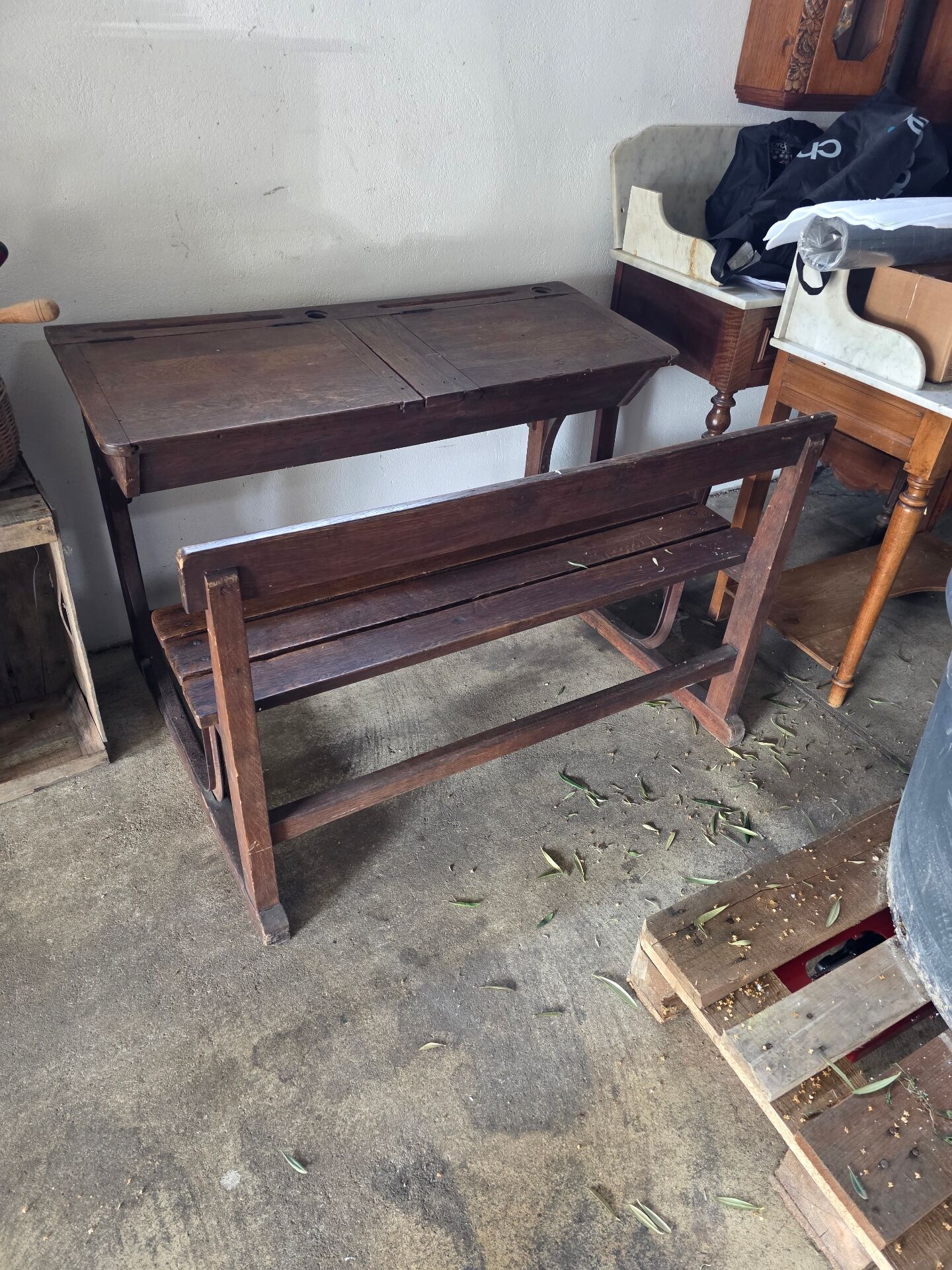 Bureau ancien d'écolier