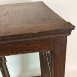 Showcase to be placed in oak