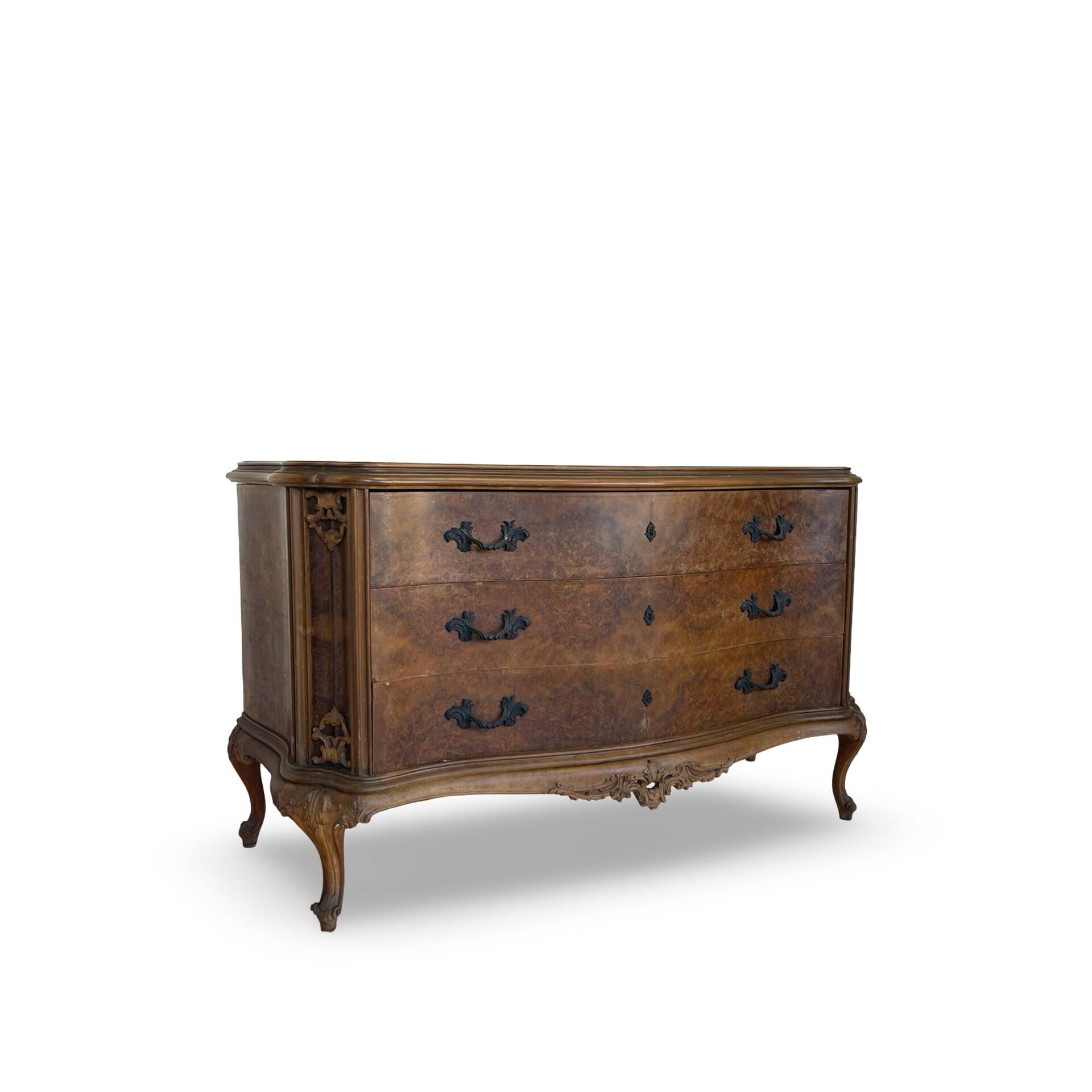 Elegant Italian Louis XV style commode, circa 1940.