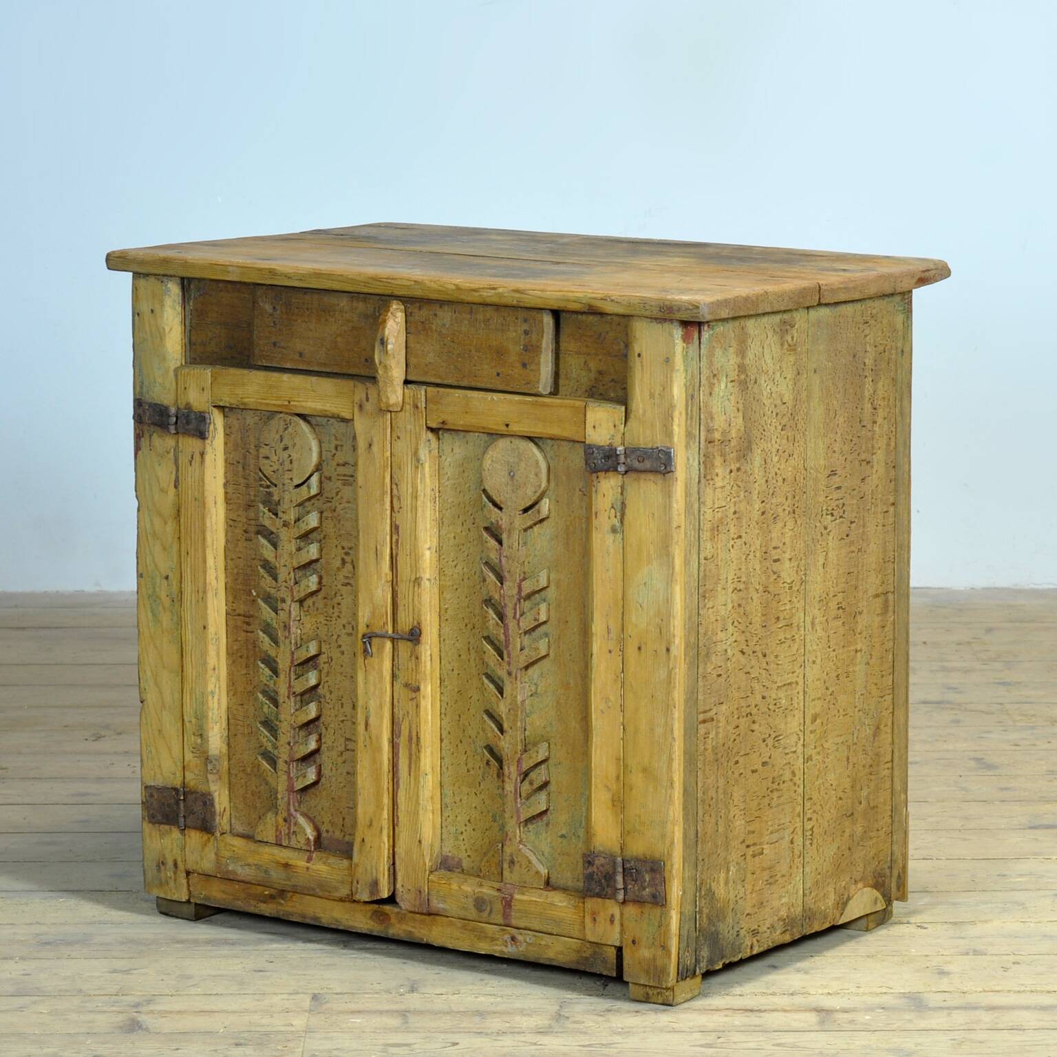 Cabinet d'art populaire, vers 1880