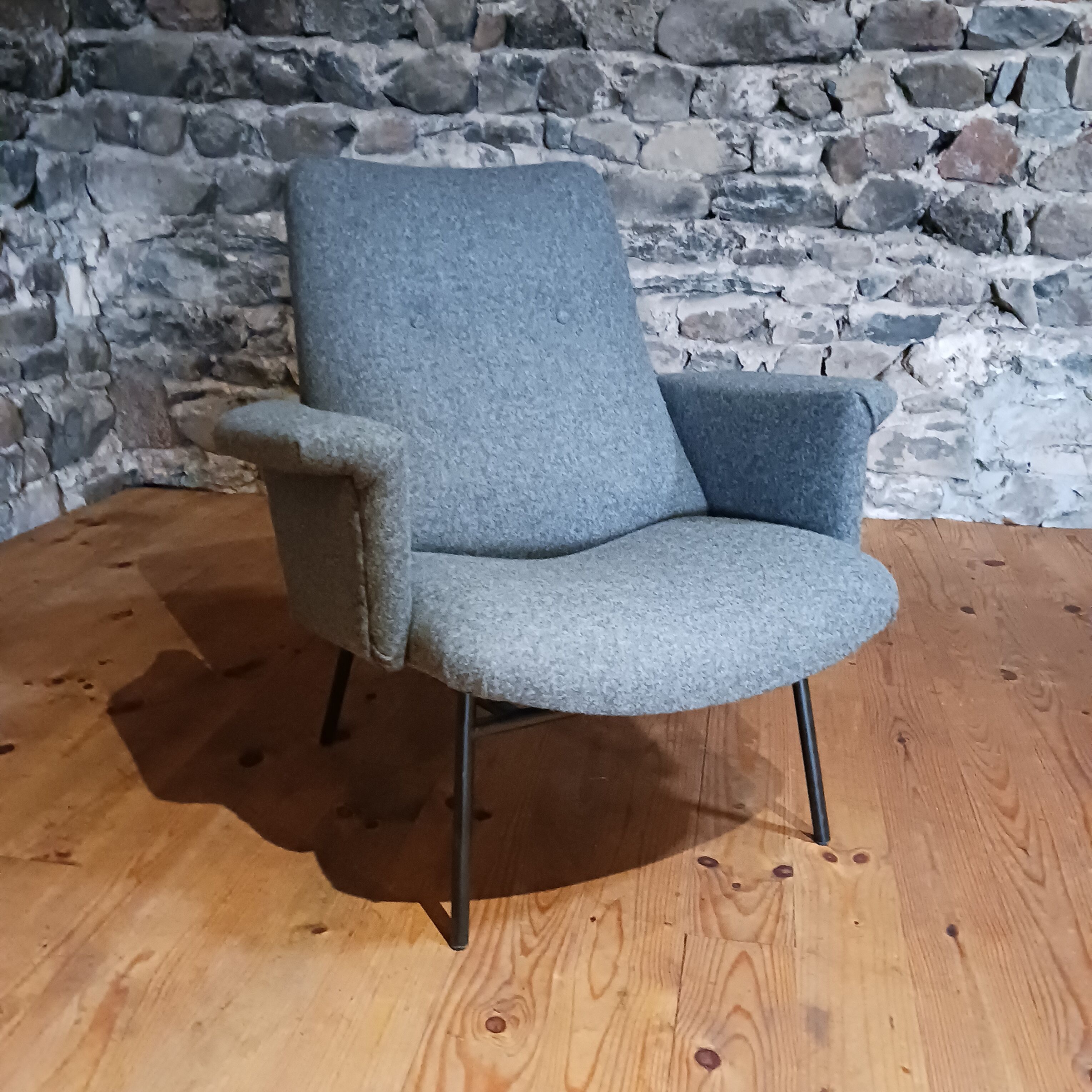 SK 660 armchair by Pierre Guariche