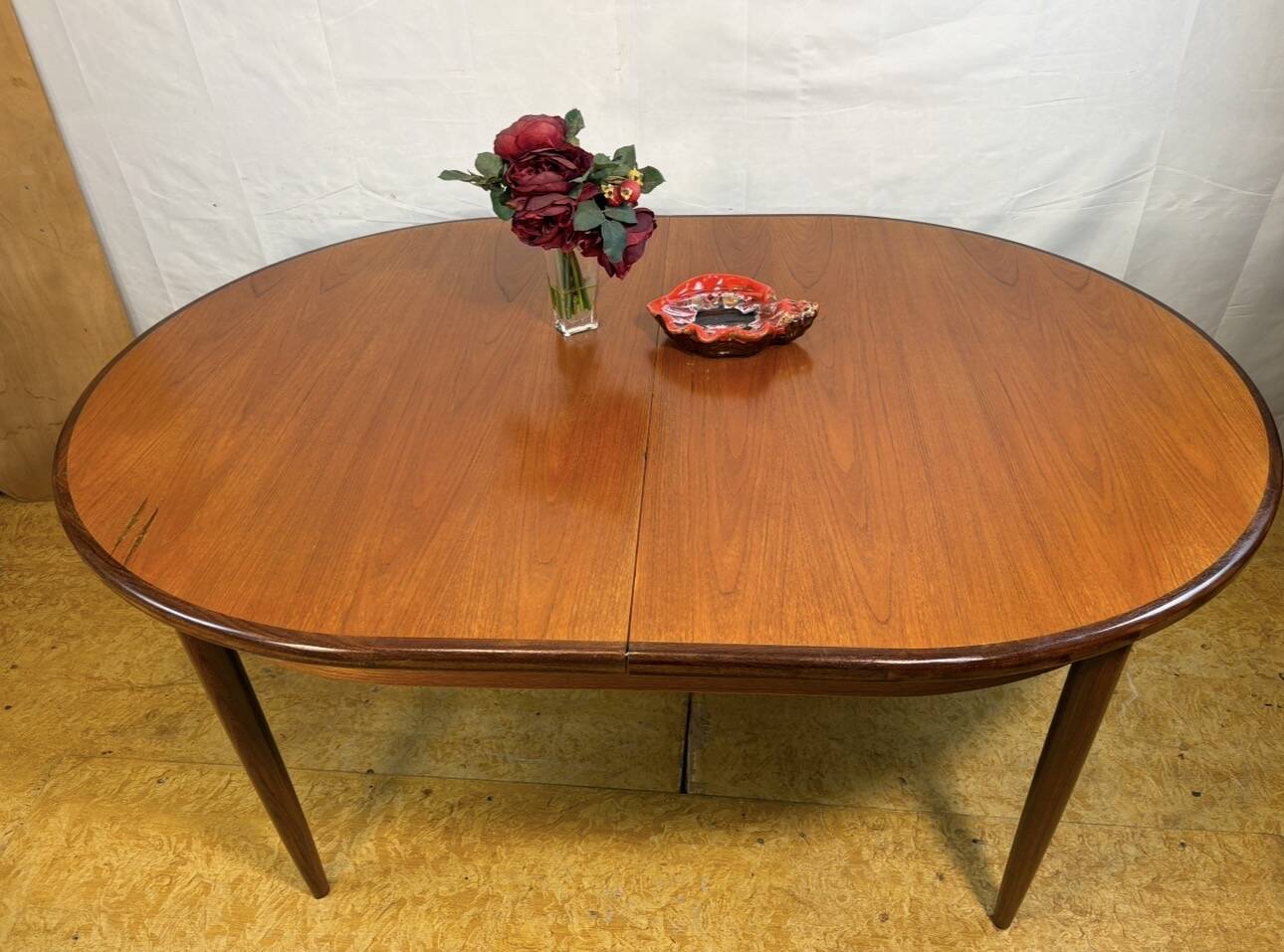 Mid-Century Retro Vintage Teak Oval Extending Dining Table by G Plan – Fres