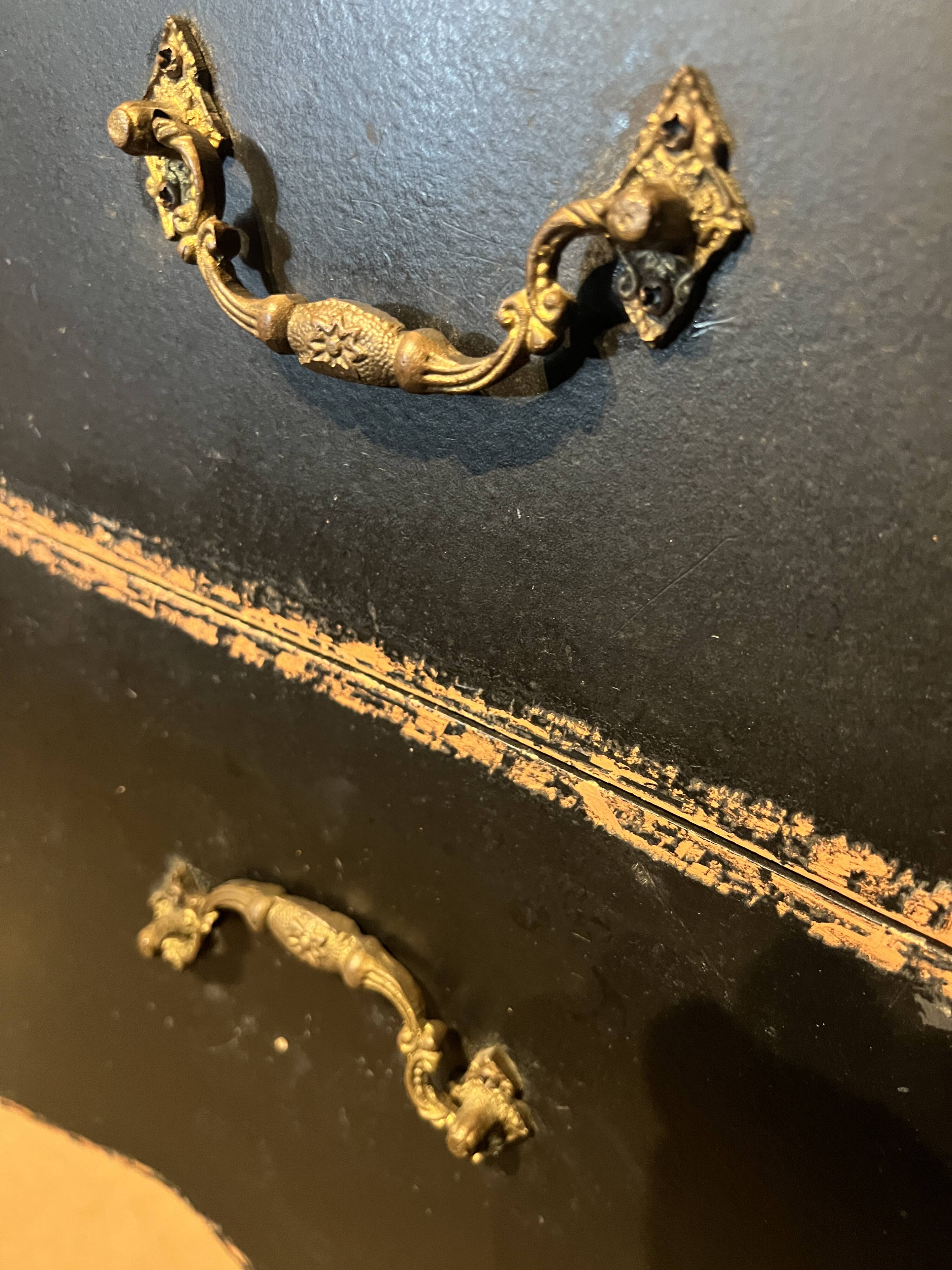 Commode de Style néo-Louis XV , laquée en noir , 2 tiroirs