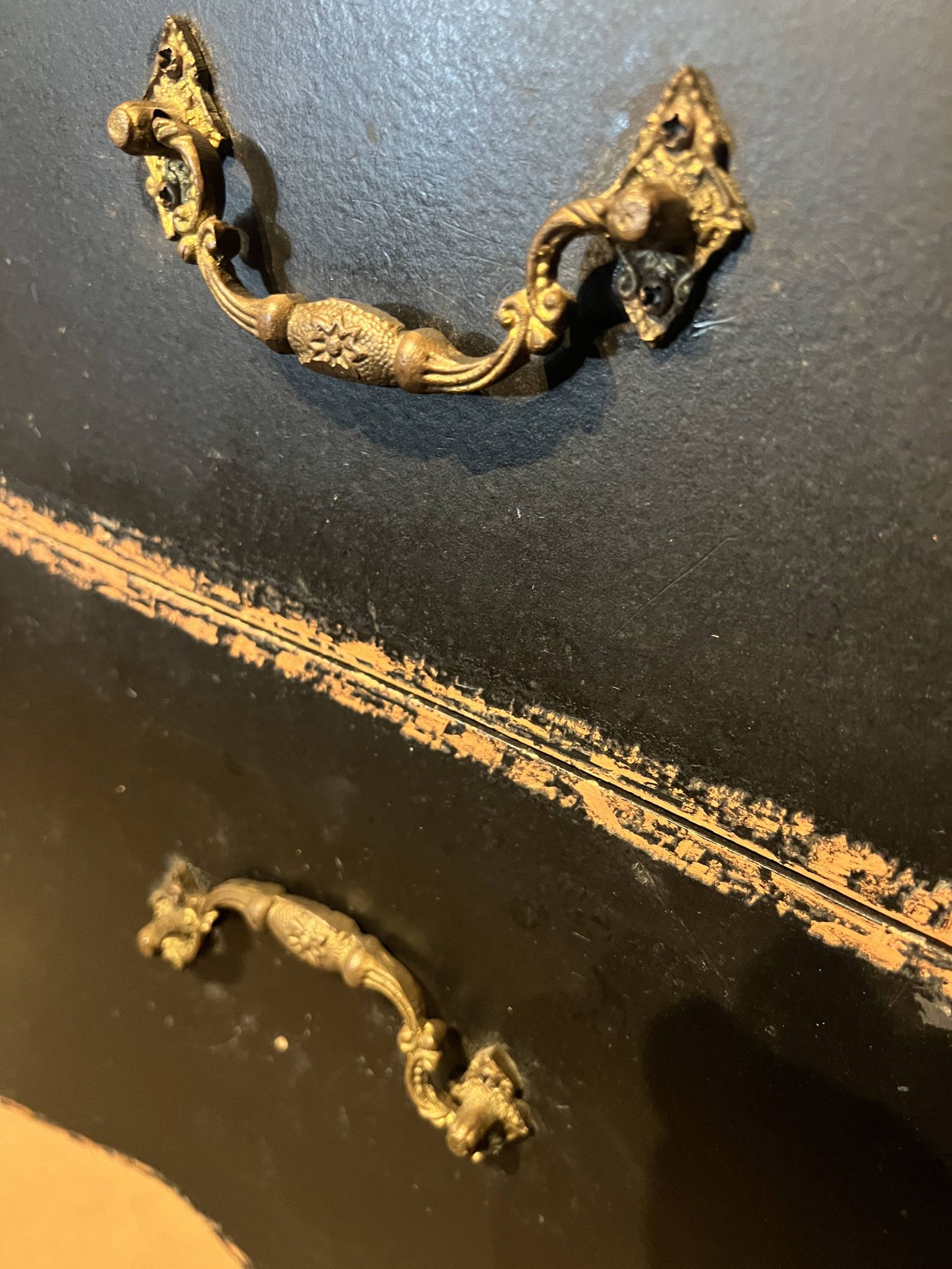 Commode de Style néo-Louis XV , laquée en noir , 2 tiroirs