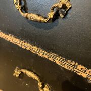 Commode de Style néo-Louis XV , laquée en noir , 2 tiroirs