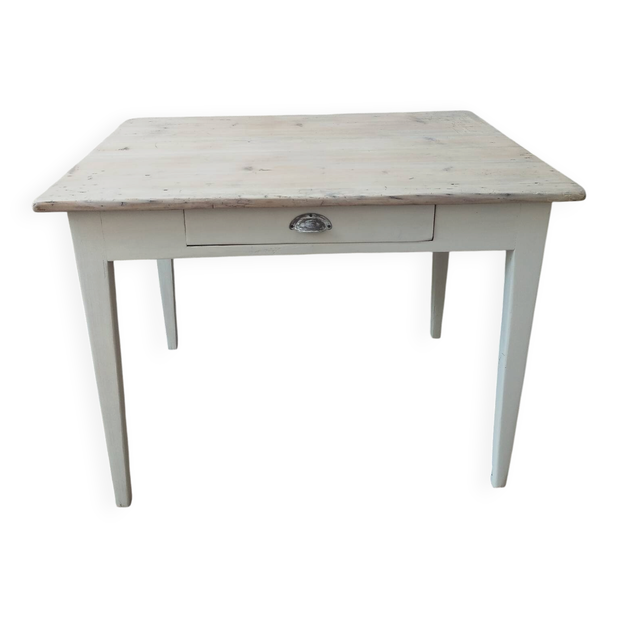 Petite table en sapin