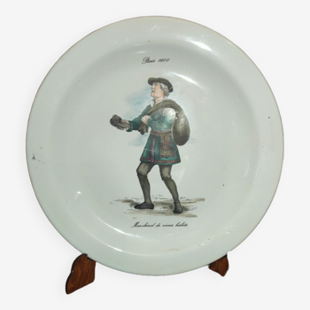 Assiette en porcelaine Revol France marchand de vieux habits Paris 1600