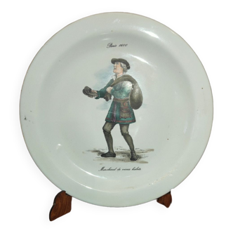 Porcelain plate Revol France marchand de vieux habits Paris 1600