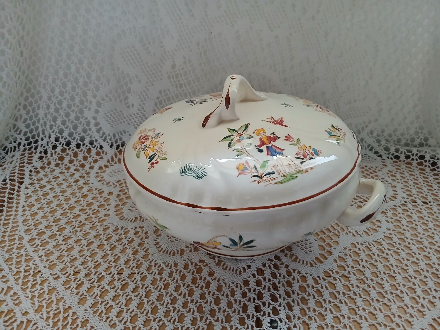 Longwy "Old Moustier" soup tureen