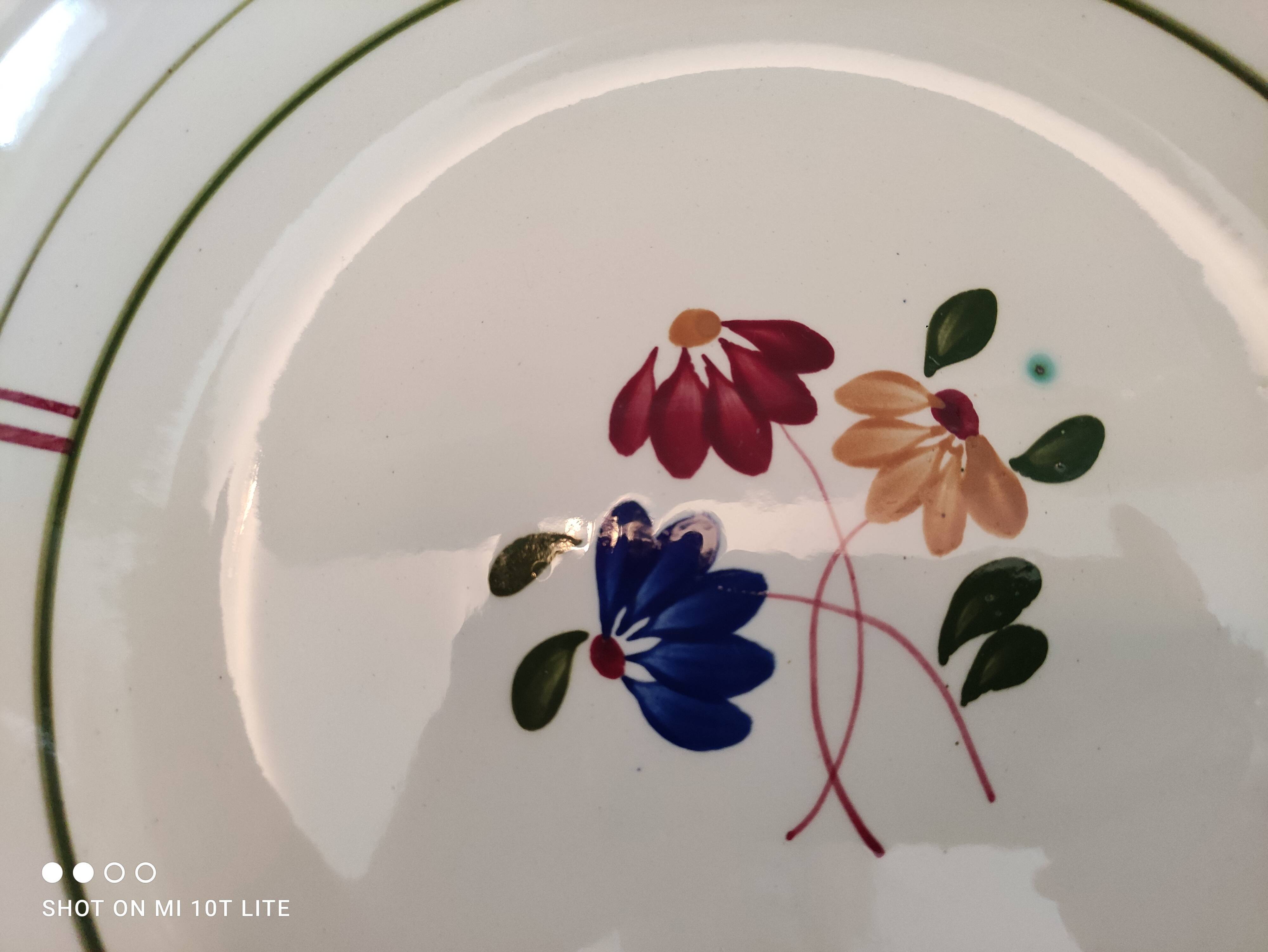 Hollow round dish K&G Lunéville France Micheline model