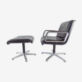 Fauteuil Wilkhahn Delta en cuir noir avec pouf by Delta Design